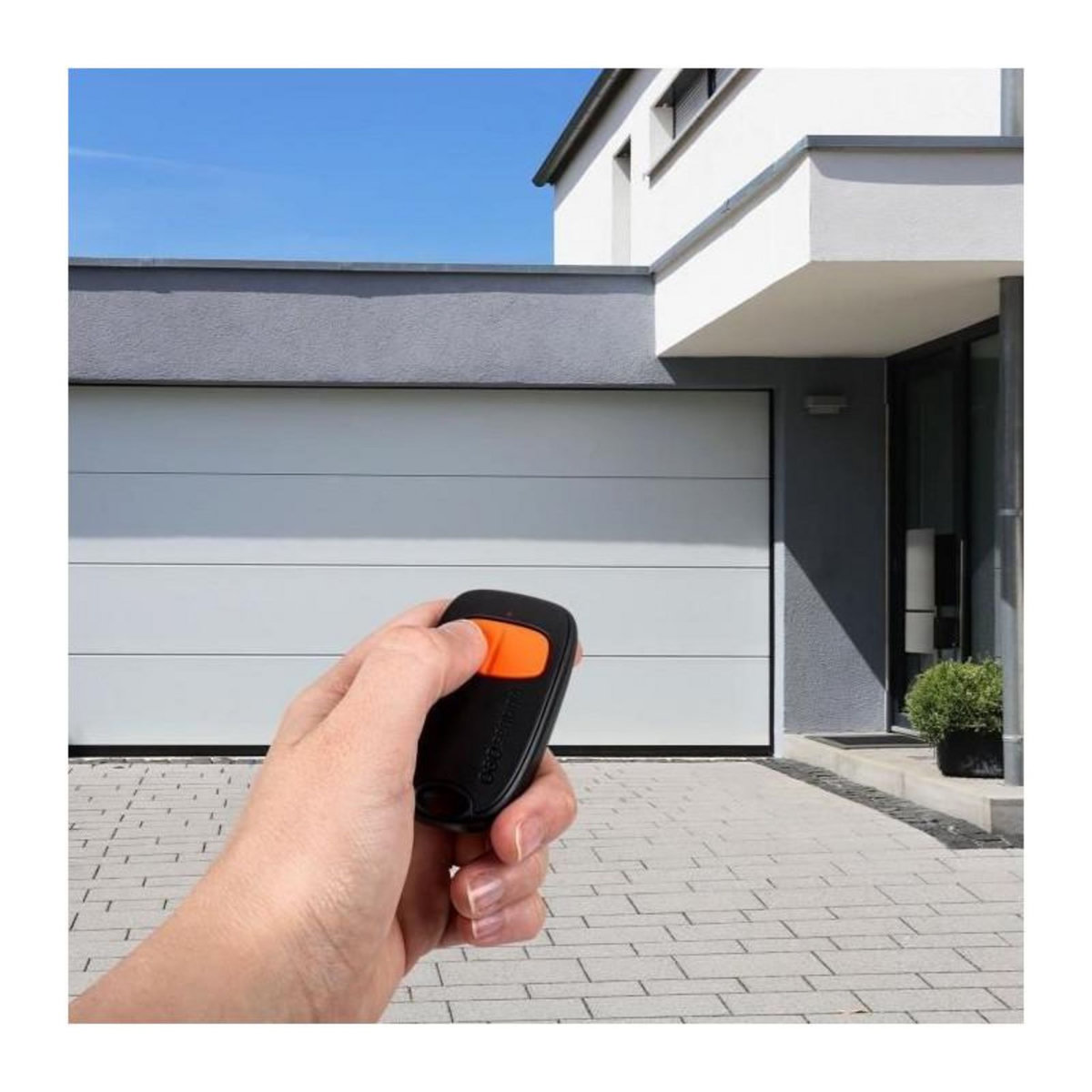 SCS SENTINEL Télécommande 2 canaux - SCS SENTINEL - SimplyControl - Orange, portée 40m, fréquence 433.92 MHz, pile lithium CR2032 incluse