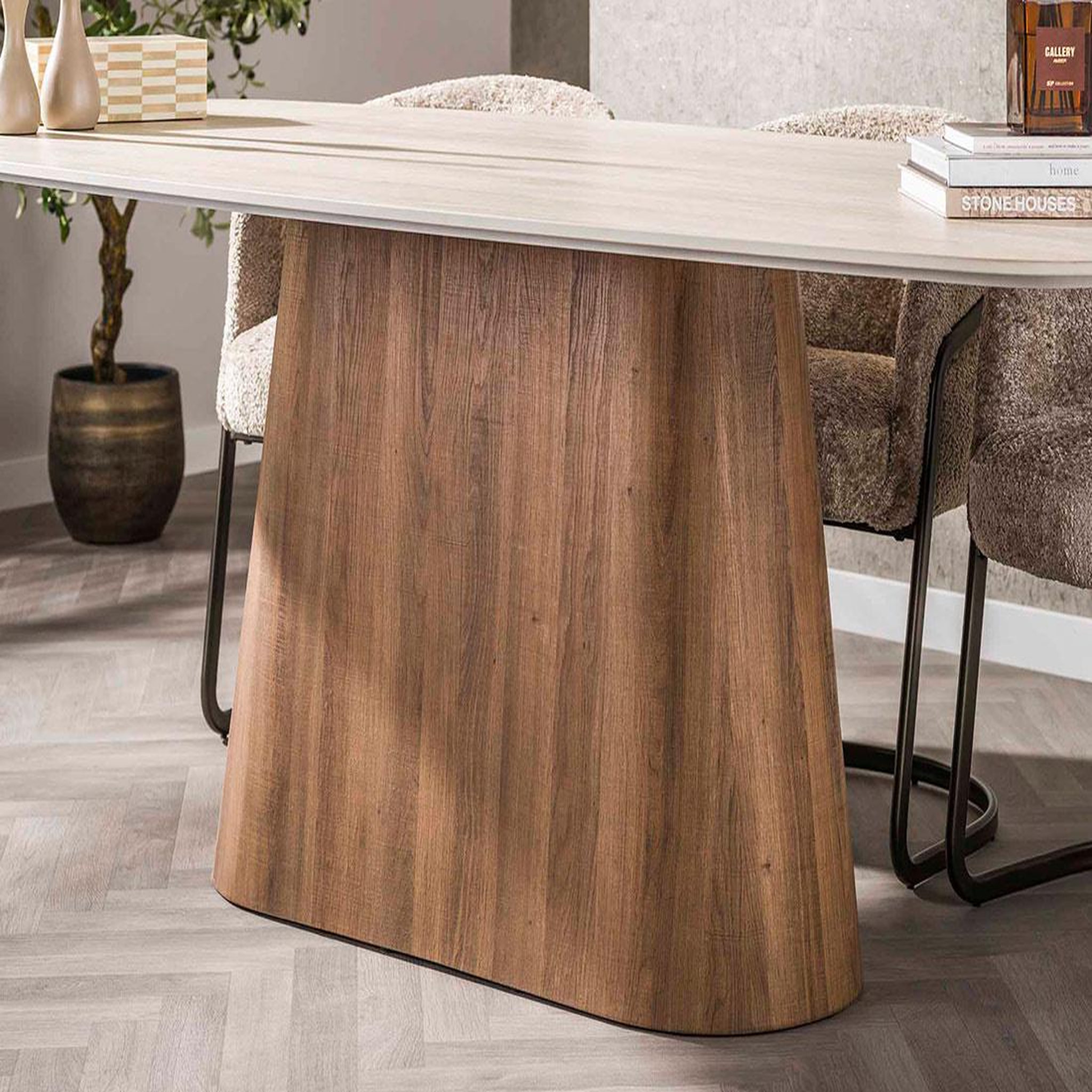 Voir la diapositive 3 : LISA DESIGN Amara - table à manger - plateau effet travertin - 4 à 8 personnes