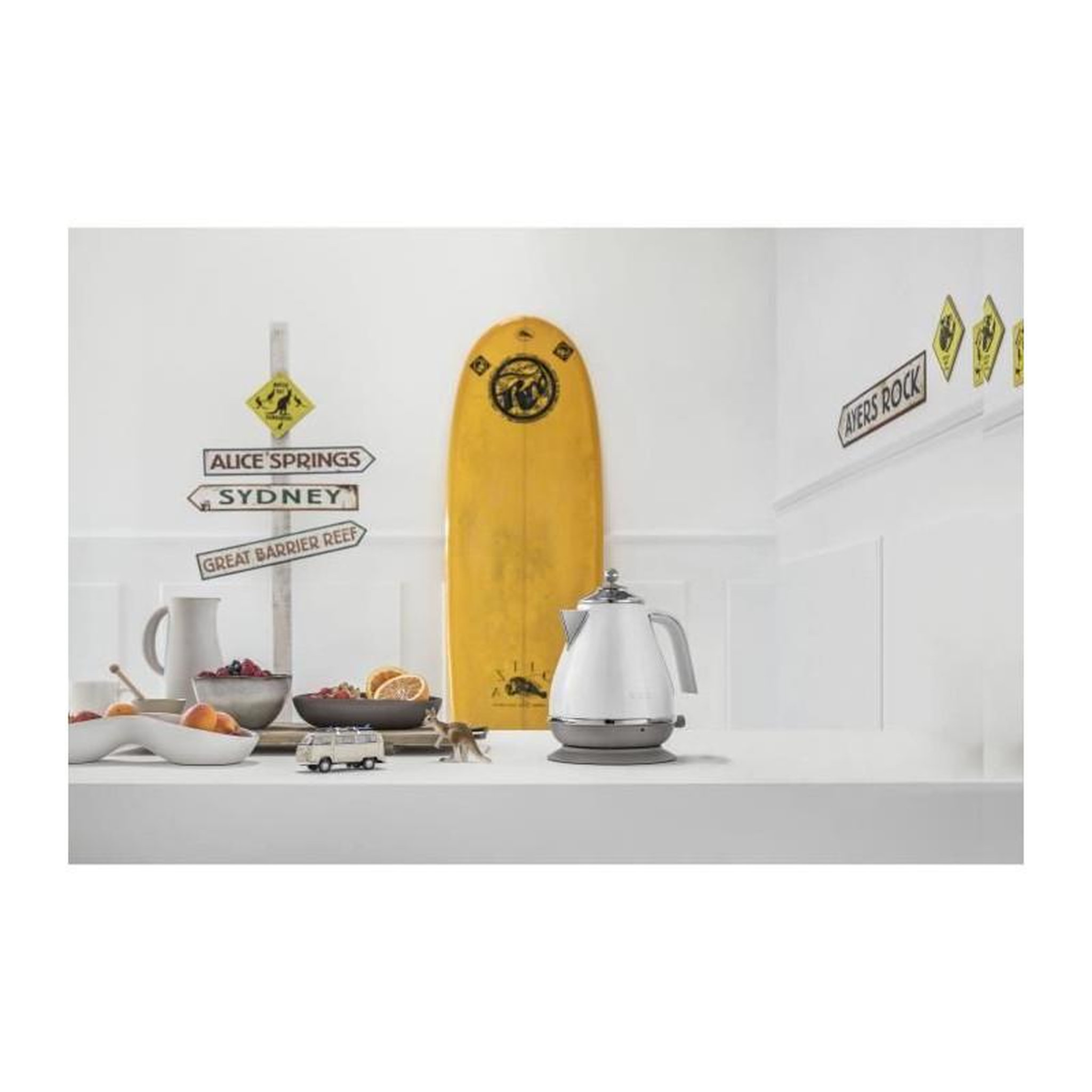 Voir la diapositive 6 : DELONGHI Bouilloire DELONGHI ICONA CAPITALS - 1,7L - Acier inoxydable - Base amovible et pivotante 360° - Filtre anticalcaire - Blanc