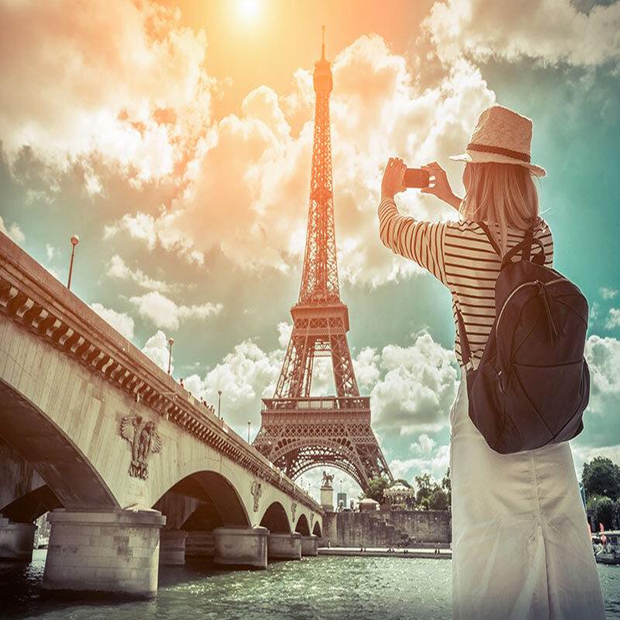 Voir la diapositive 2 : Smartbox Paris en famille : visite de 2h de la tour eiffel avec accès au sommet - coffret cadeau sport & aventure
