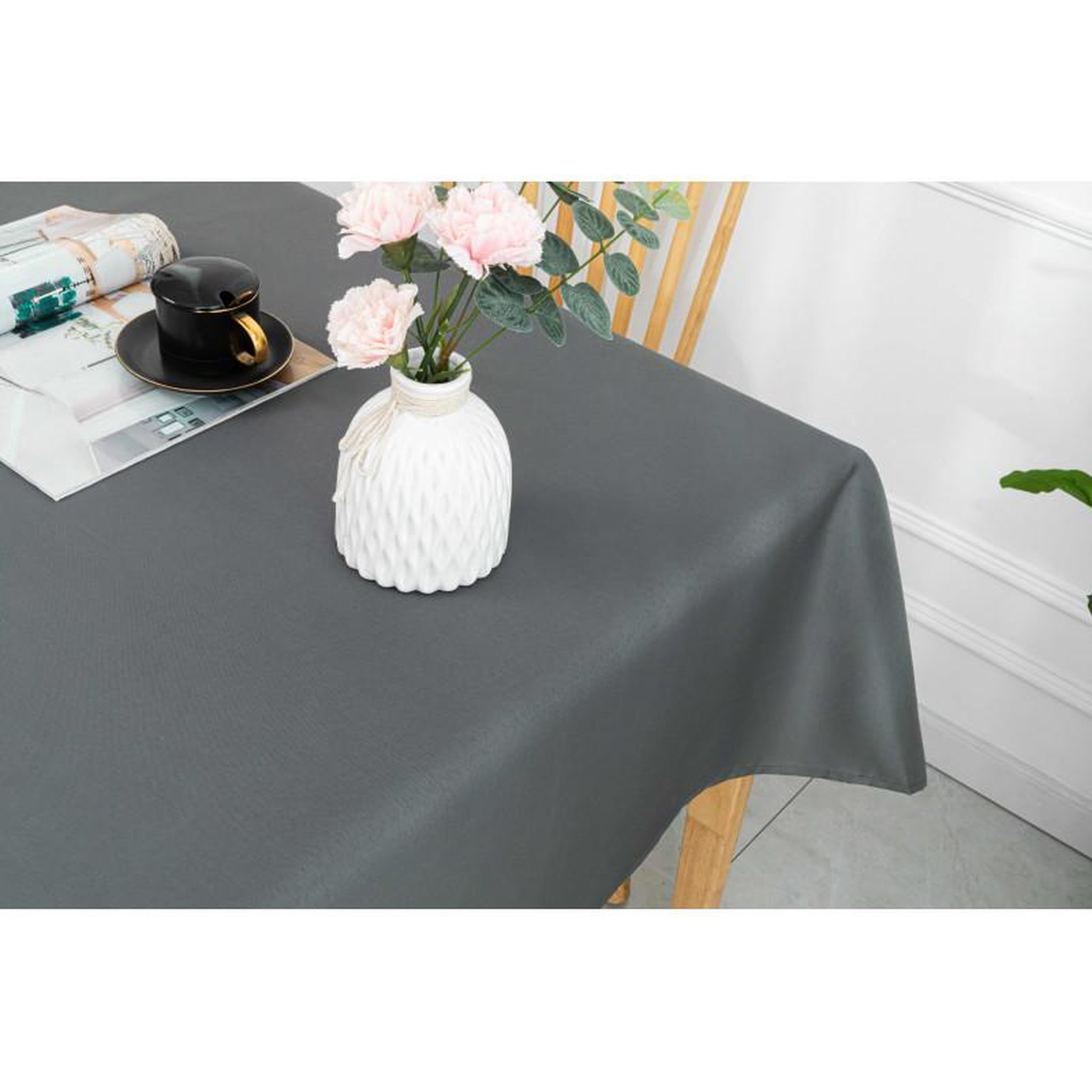 Voir la diapositive 2 : UNIVERS DECOR Nappe antitache unie anthracite rectangulaire 145 x 240 cm - anthracite -