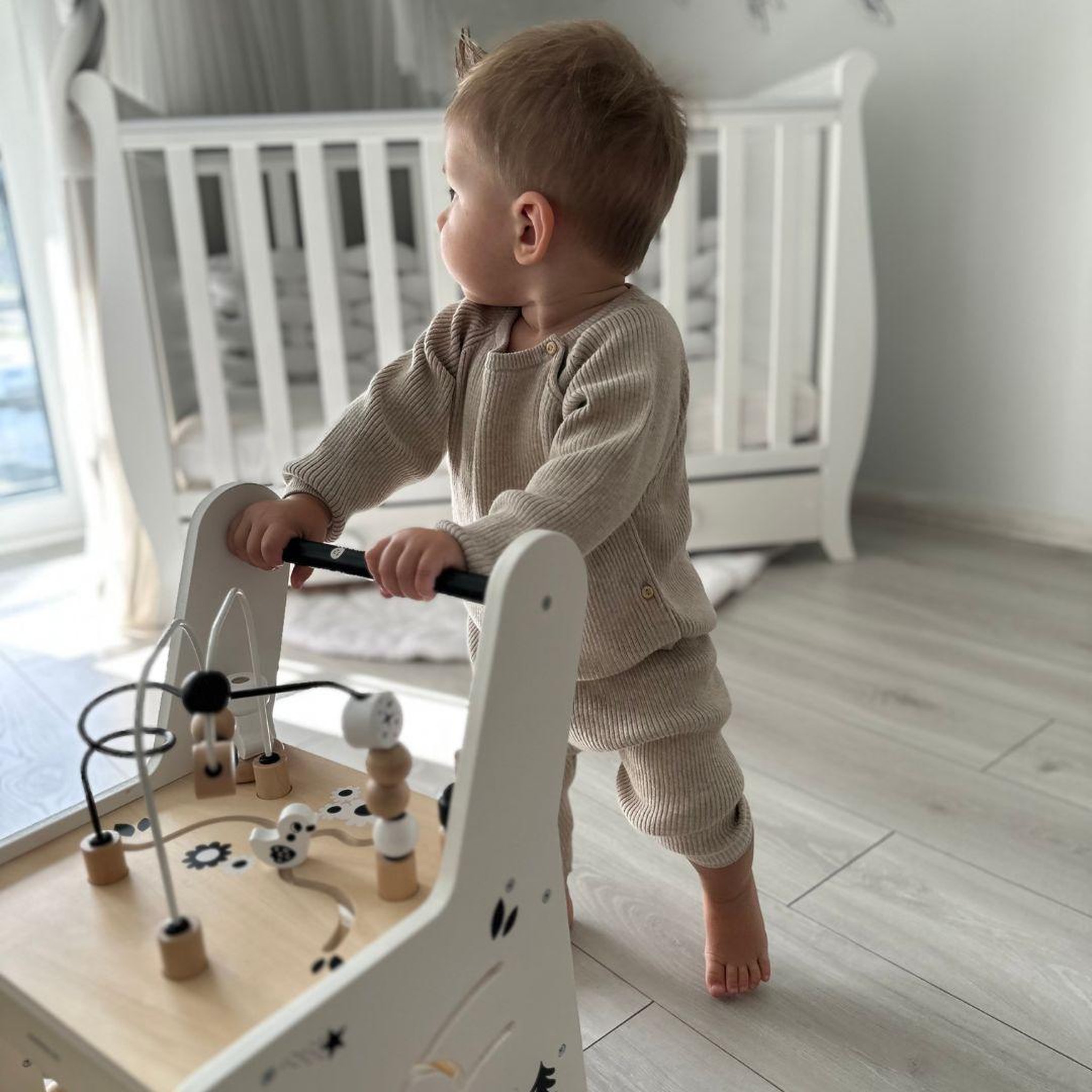 Voir la diapositive 5 : MAMABRUM Poussette Déambulateur en Bois 6-en-1 avec Table Éducative et Jeux d'Éveil