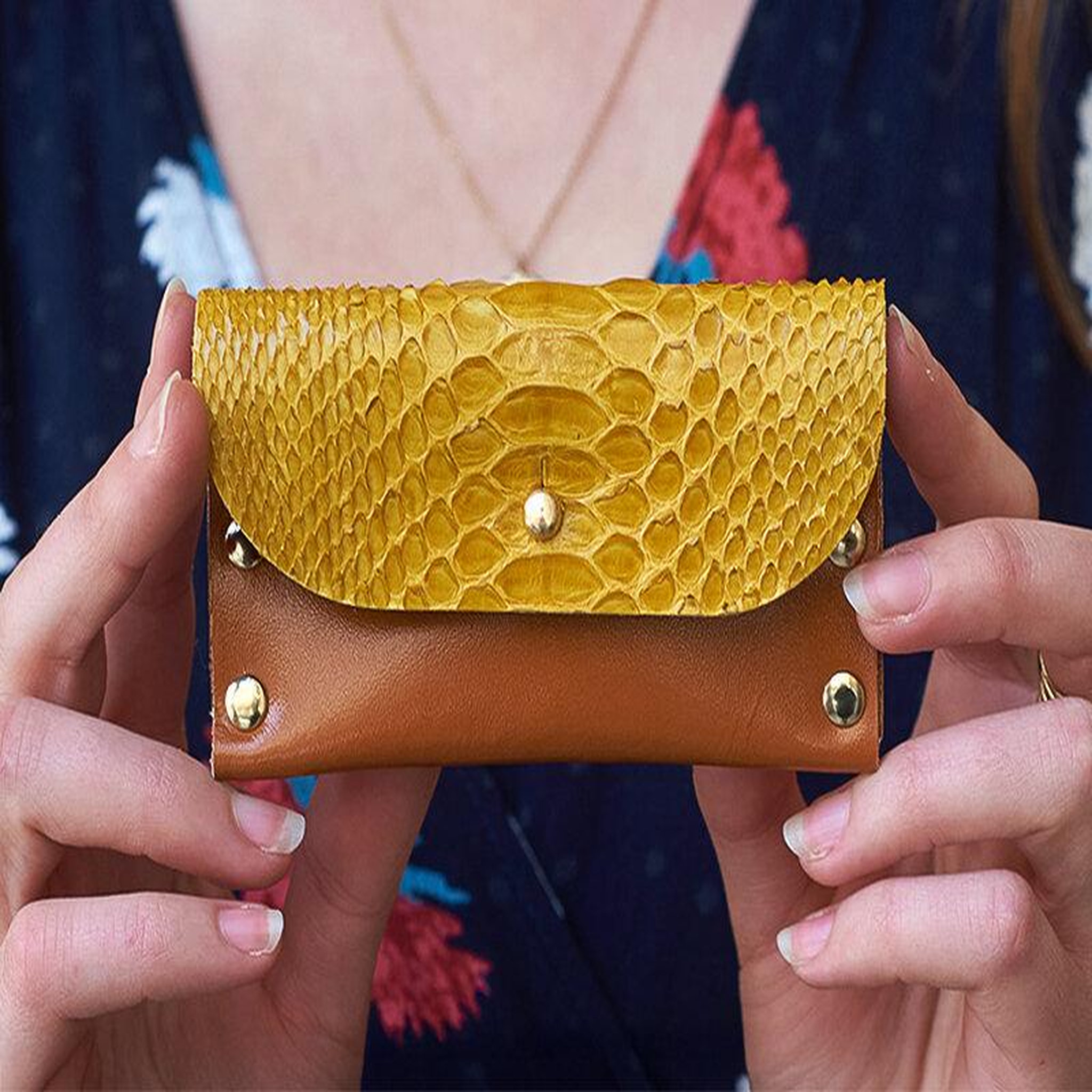 Voir la diapositive 6 : Smartbox Atelier de maroquinerie : création d'un porte-monnaie pour 1 personne - Coffret Cadeau Multi-thèmes
