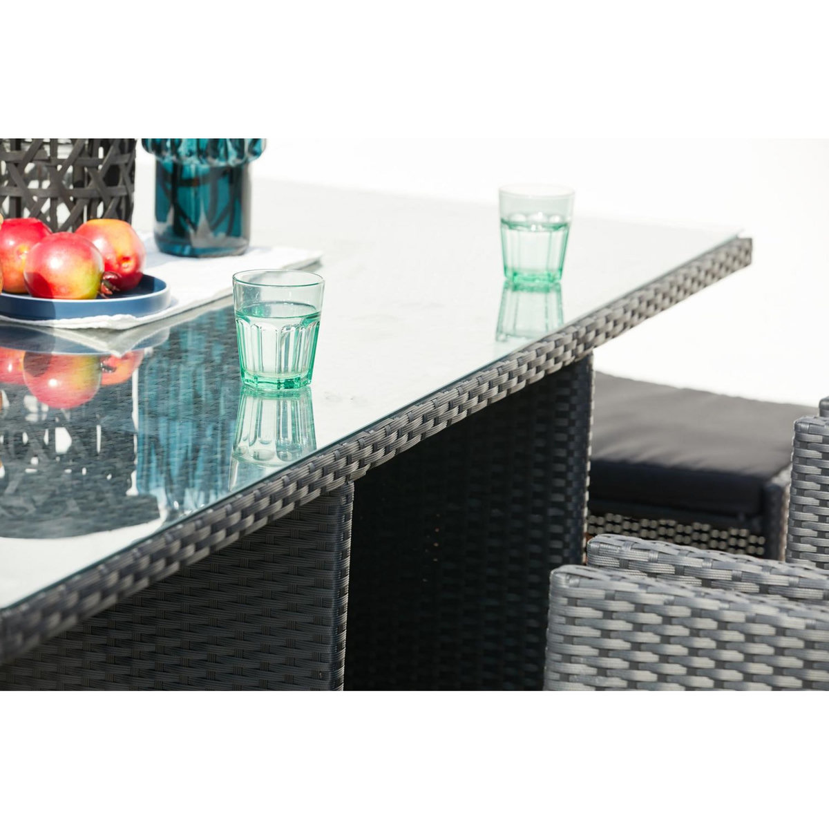CONCEPT USINE Table et chaises 8 places encastrables en résine noir-noir MIAMI