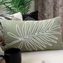Voir la diapositive 2 : TOILINUX Coussin déhoussable brodé jungle MAMBO - 30 x 50 cm - Olive
