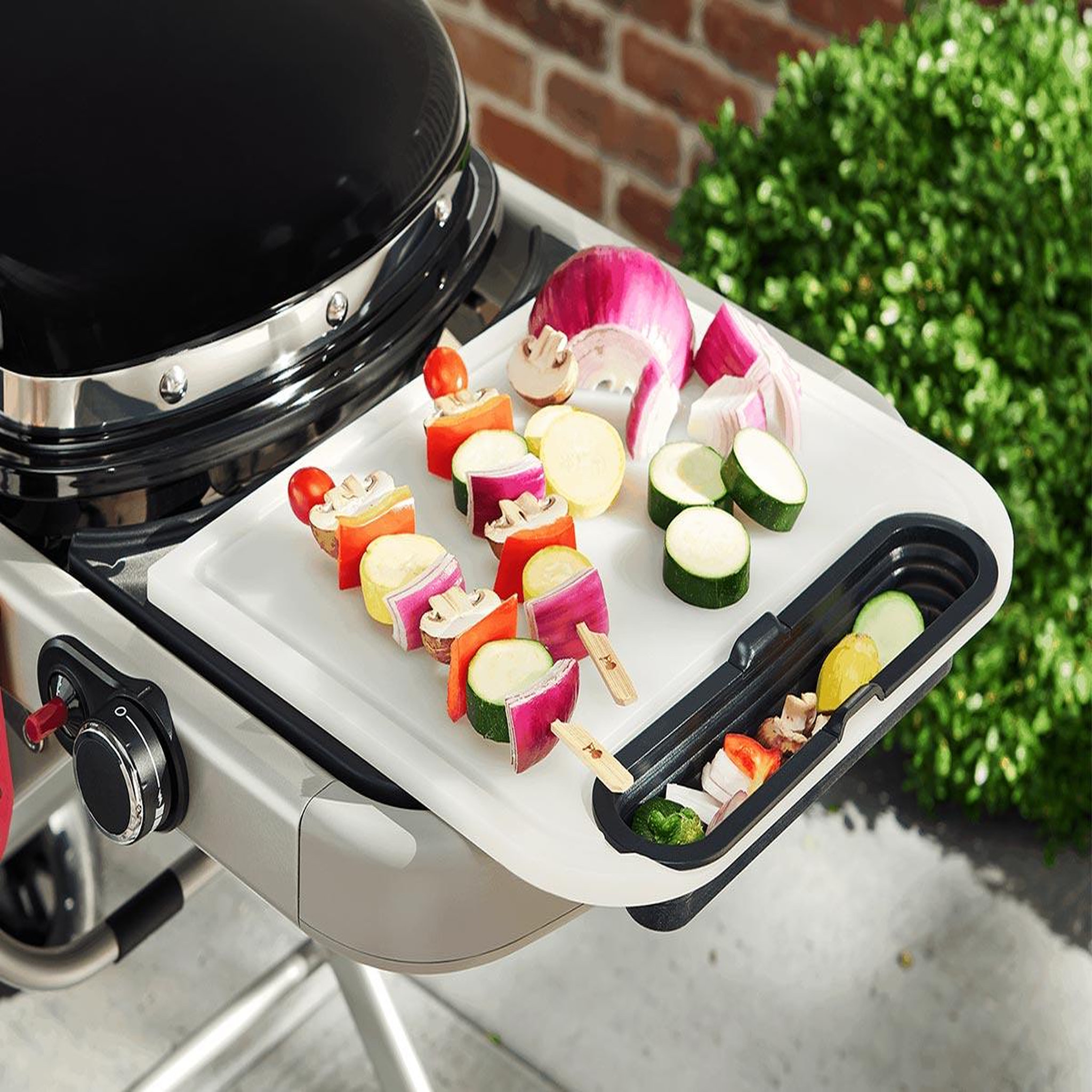 Voir la diapositive 2 : Weber Planche à découper et de service amovible weber