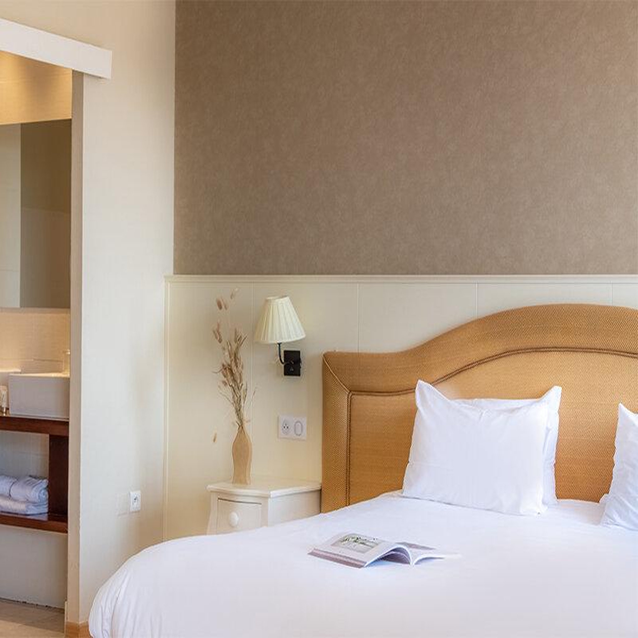 Voir la diapositive 2 : Smartbox 2 jours reposants en hôtel 4* avec accès à l'espace détente, bain hydromassant et dîner près de limoges - coffret cadeau séjour