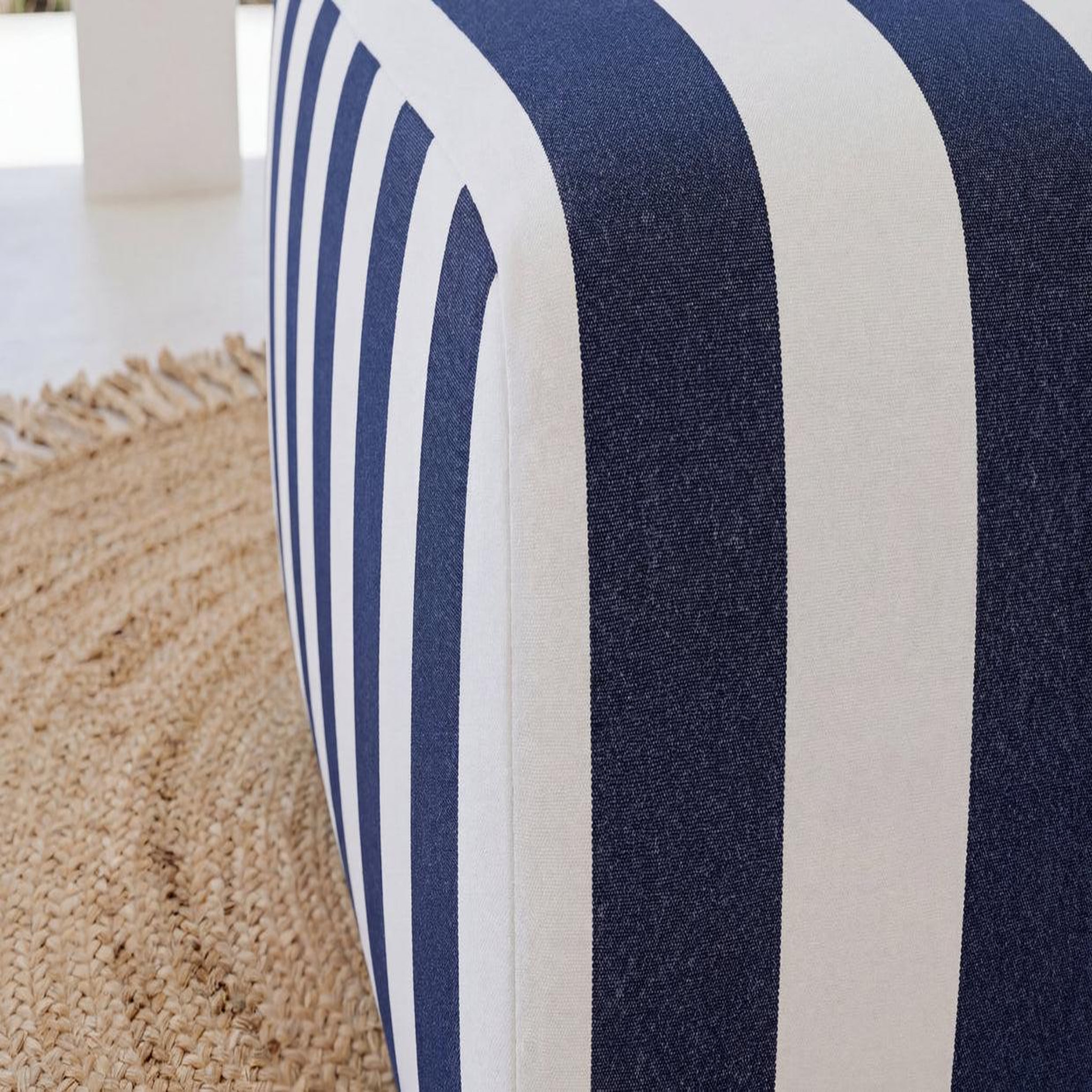 Voir la diapositive 6 : CASANOVA PARIS Elvis - pouf tissu rayé