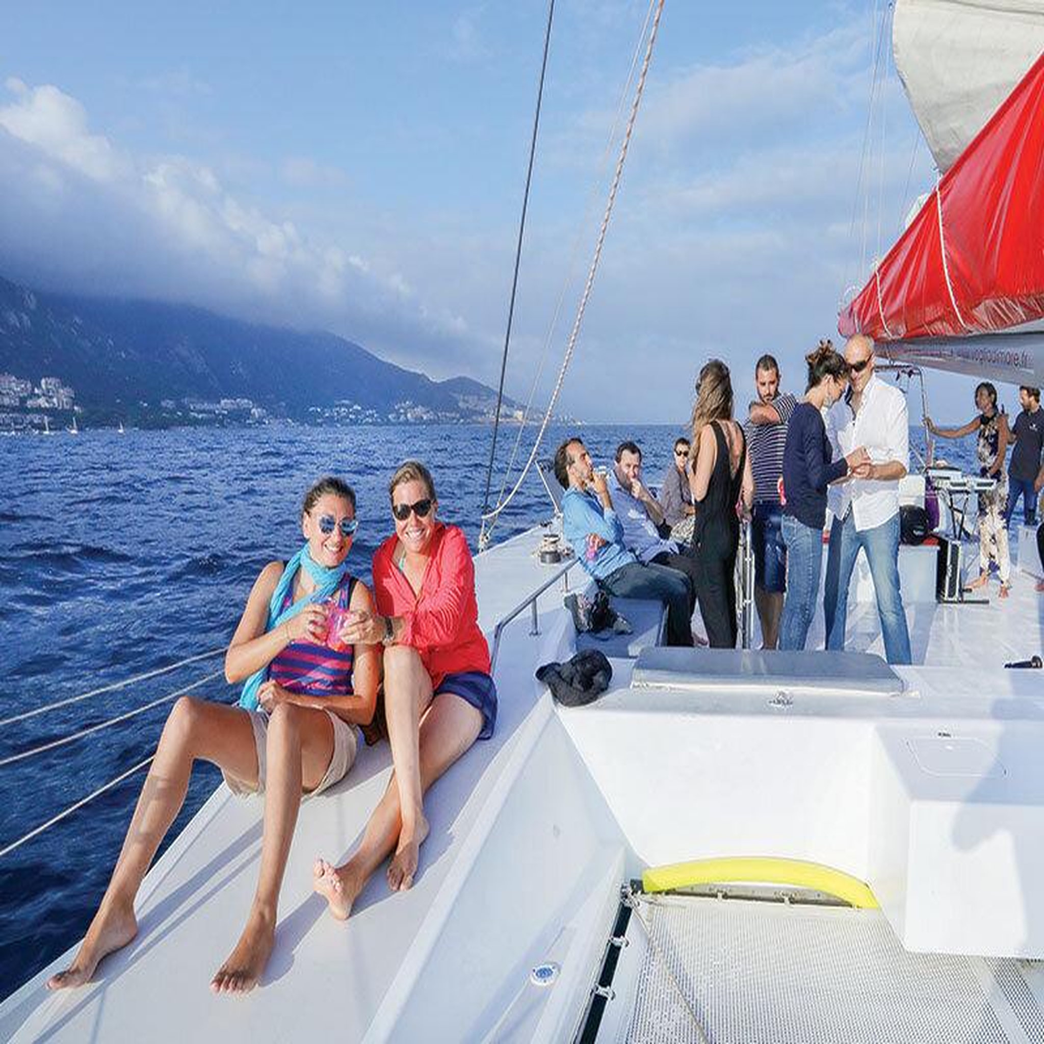 Voir la diapositive 3 : Smartbox Demi-journée d'excursion en catamaran dans le golfe d'ajaccio - coffret cadeau sport & aventure