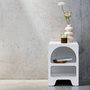 Voir la diapositive 2 : SWEEEK Table de chevet organique effet bois blanc. plusieurs niches 2 compartiments de rangement