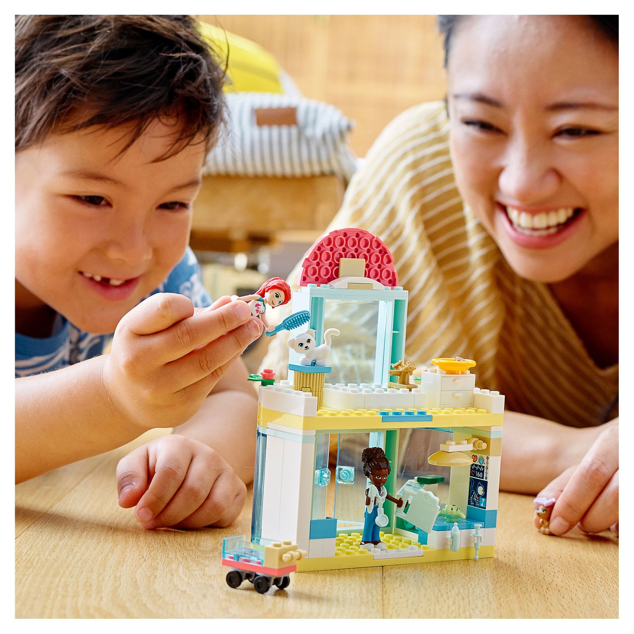 Voir la diapositive 9 : LEGO Friends 41695 La Clinique Vétérinaire, Jouet pour Enfants +4 ans, Figurines Animaux