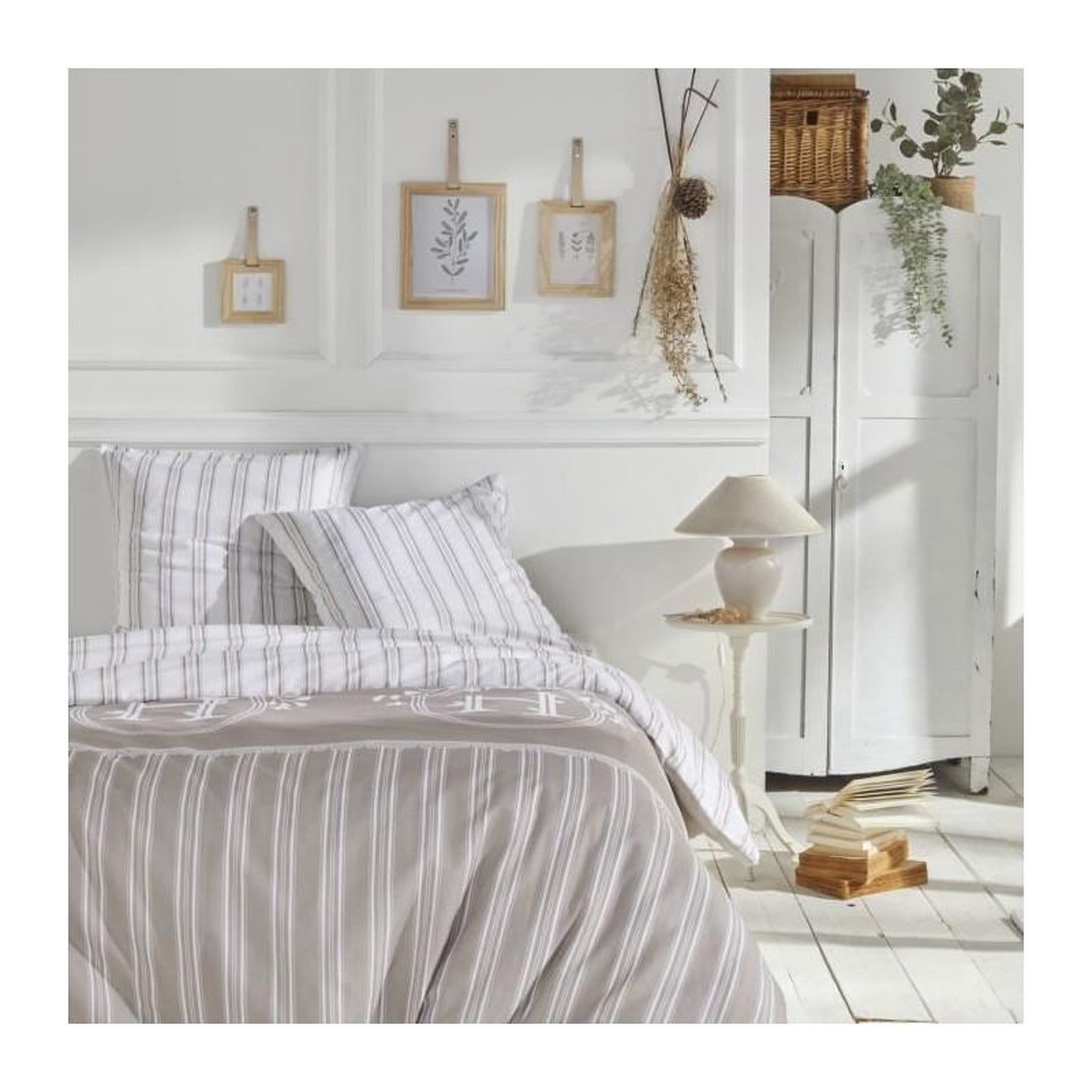 Voir la diapositive 1 : Today PARURE DE LIT TODAY - HOUSSE DE COUETTE 240X260 + 2 TAIES D OREILLER 63X63 - 100% COTON 57 fils - Berenice