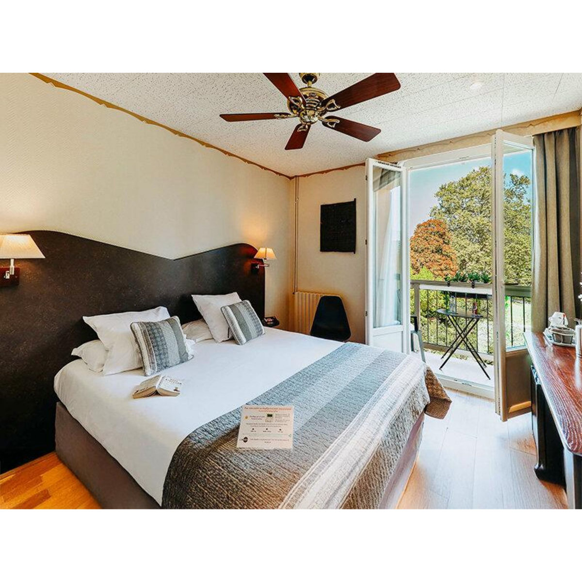 Smartbox Coffret cadeau Saint-Valentin : un séjour romantique au bord des plus beaux lacs de France - Coffret Cadeau Séjour