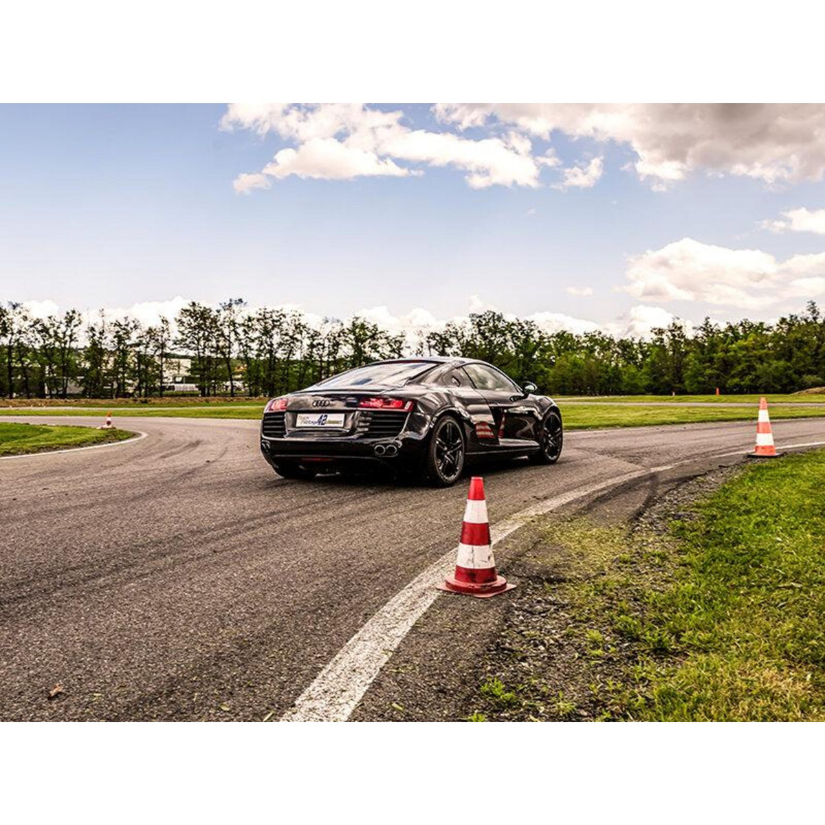 Smartbox Stage de pilotage : 3 tours de piste en Ferrari 360 Modena ou Audi R8 près de Saint-Étienne - Coffret Cadeau Sport & Aventure