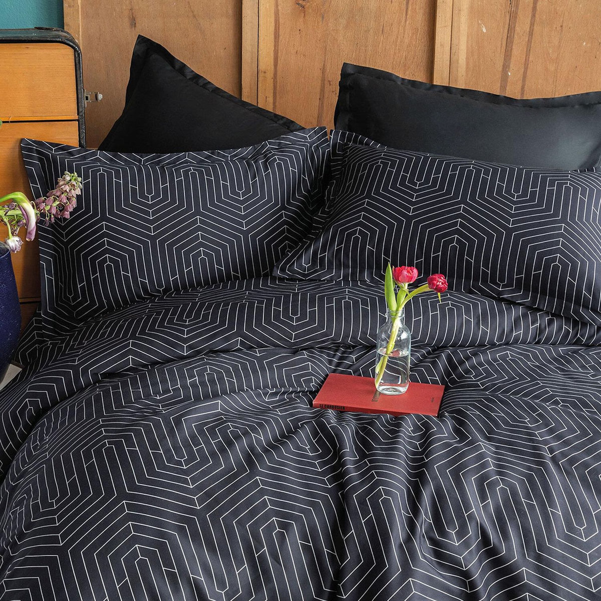 Home collection Parure Housse de couette 3 pcs 240x220 cm 100% satin de coton 82 fils imprimé. Strada black