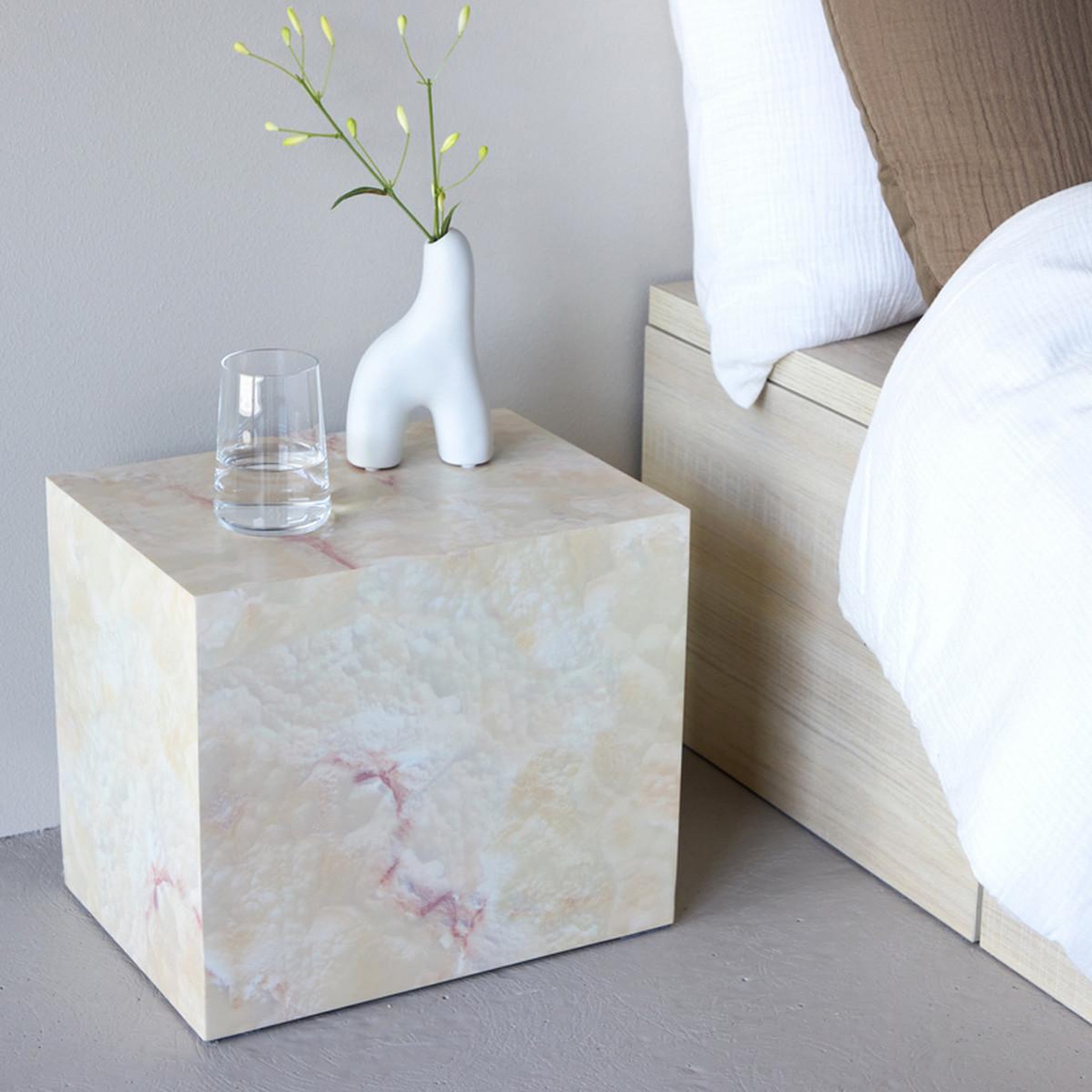 Voir la diapositive 5 : Paris Prix Table de chevet effet pierre  york  35cm beige