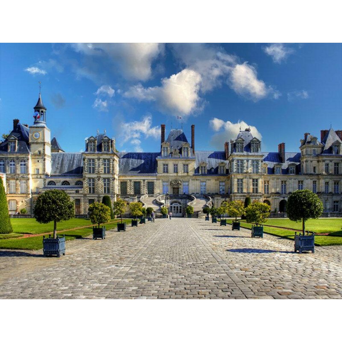 Smartbox Découverte des secrets du château de Fontainebleau : 1 entrée pour 4 personnes - Coffret Cadeau Sport & Aventure