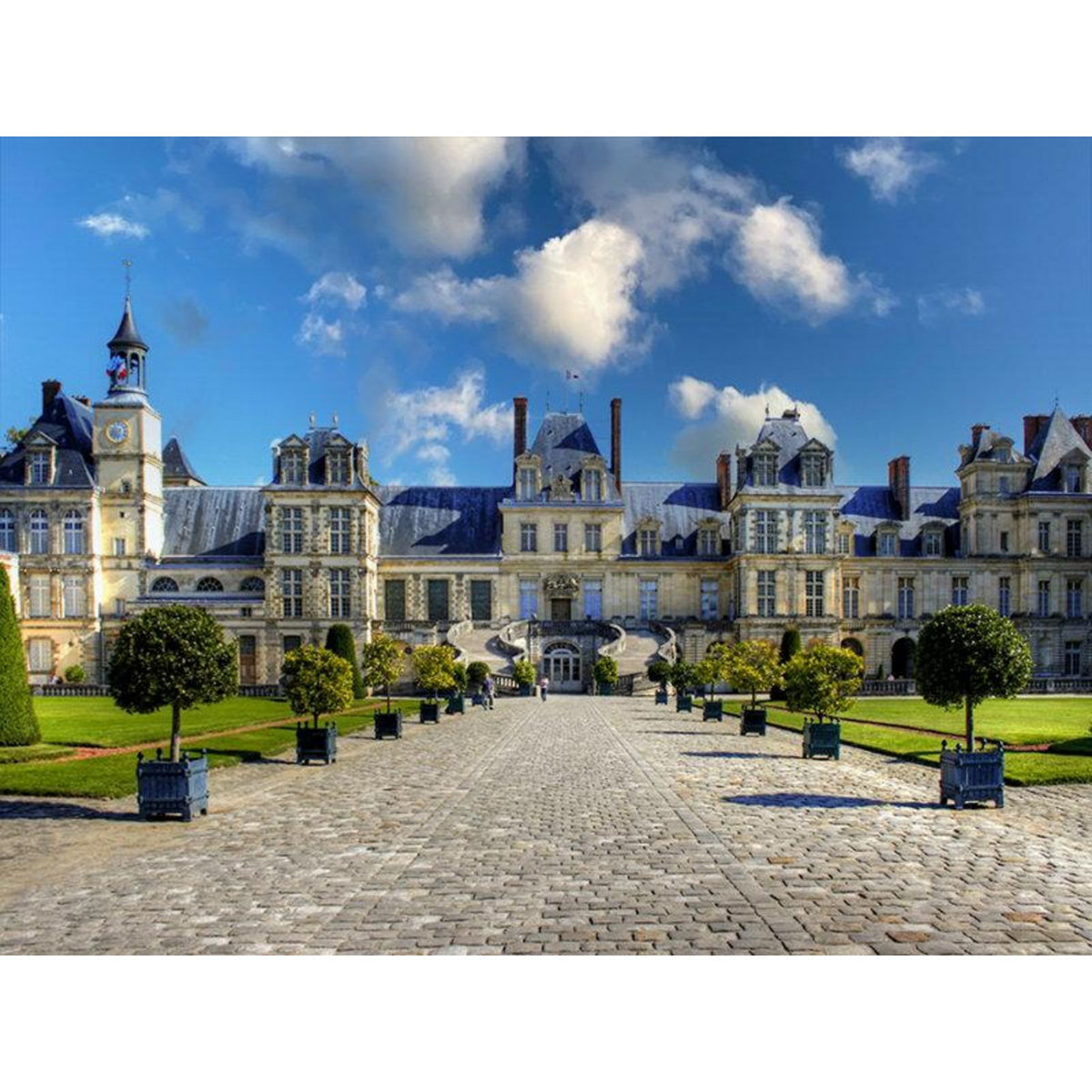 Smartbox Découverte des secrets du château de Fontainebleau : 1 entrée pour 4 personnes - Coffret Cadeau Sport & Aventure