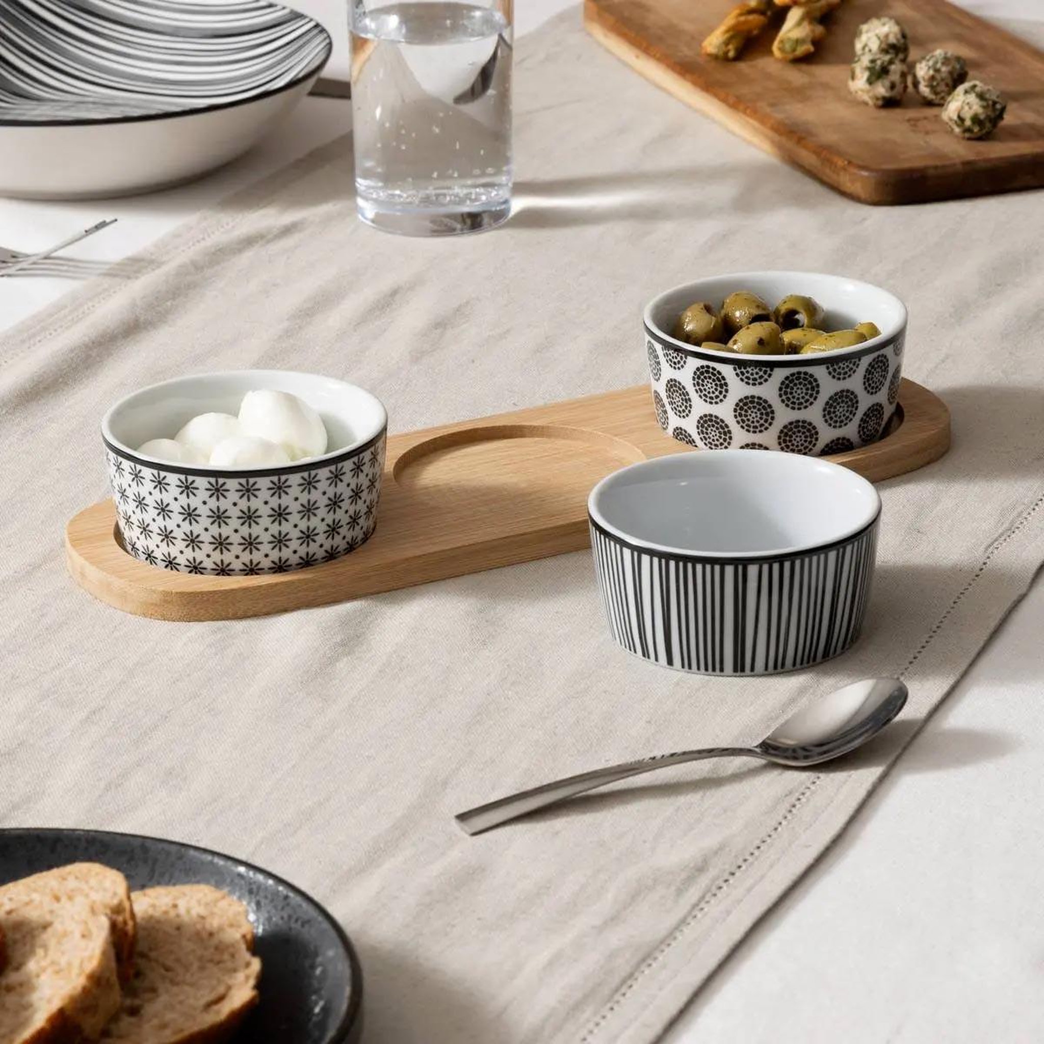 Voir la diapositive 2 : SECRET DE GOURMET Planche apéritive coupelle bohemia - bambou