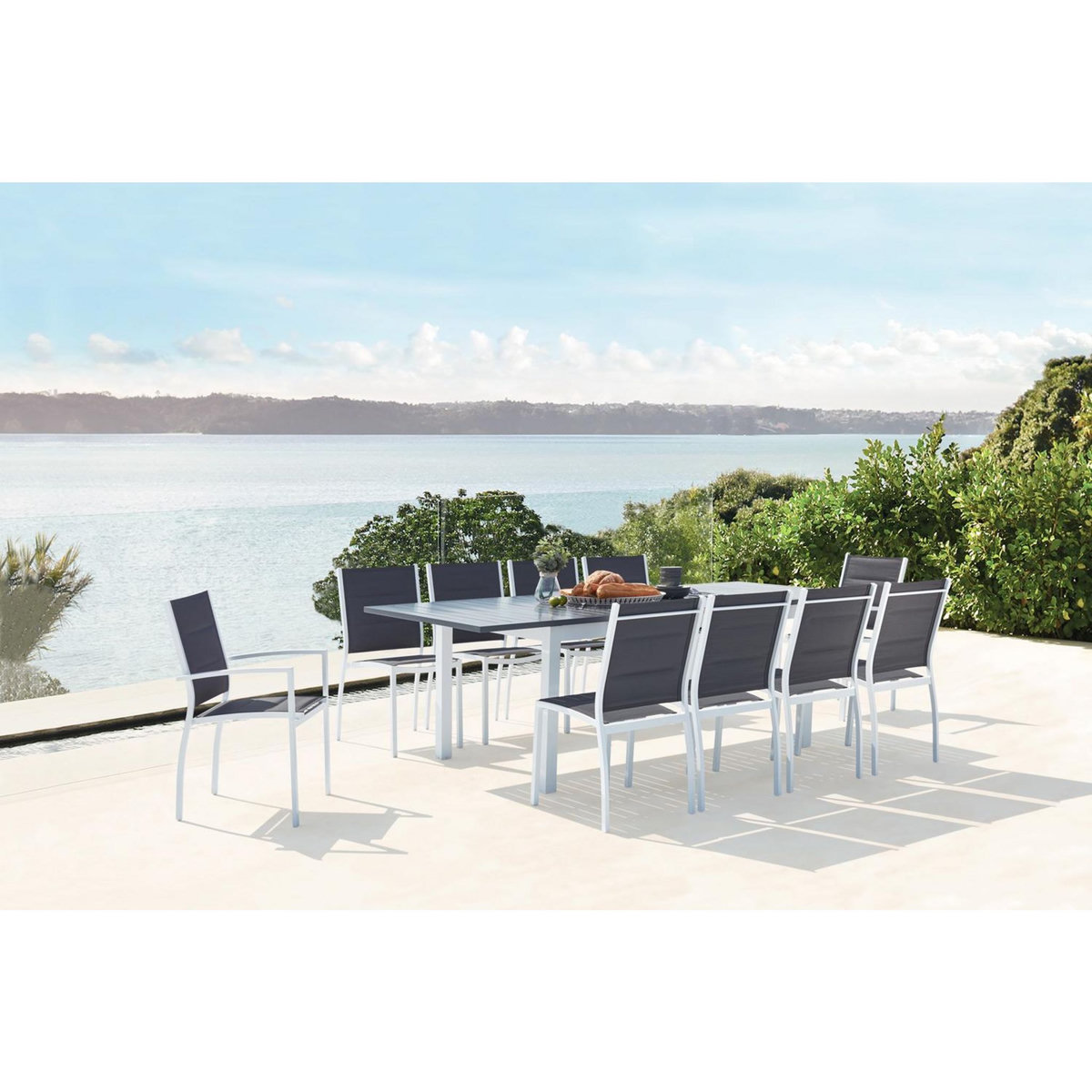 CONCEPT USINE Table de jardin extensible et 10 chaises alu-toile PVC blanc AREZZO