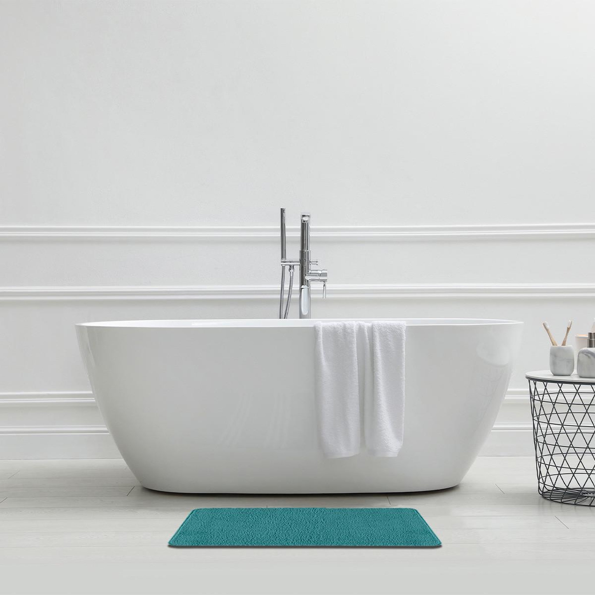 Voir la diapositive 2 : GUY LEVASSEUR Tapis de bain uni 50x80 en polyester 50x80cm