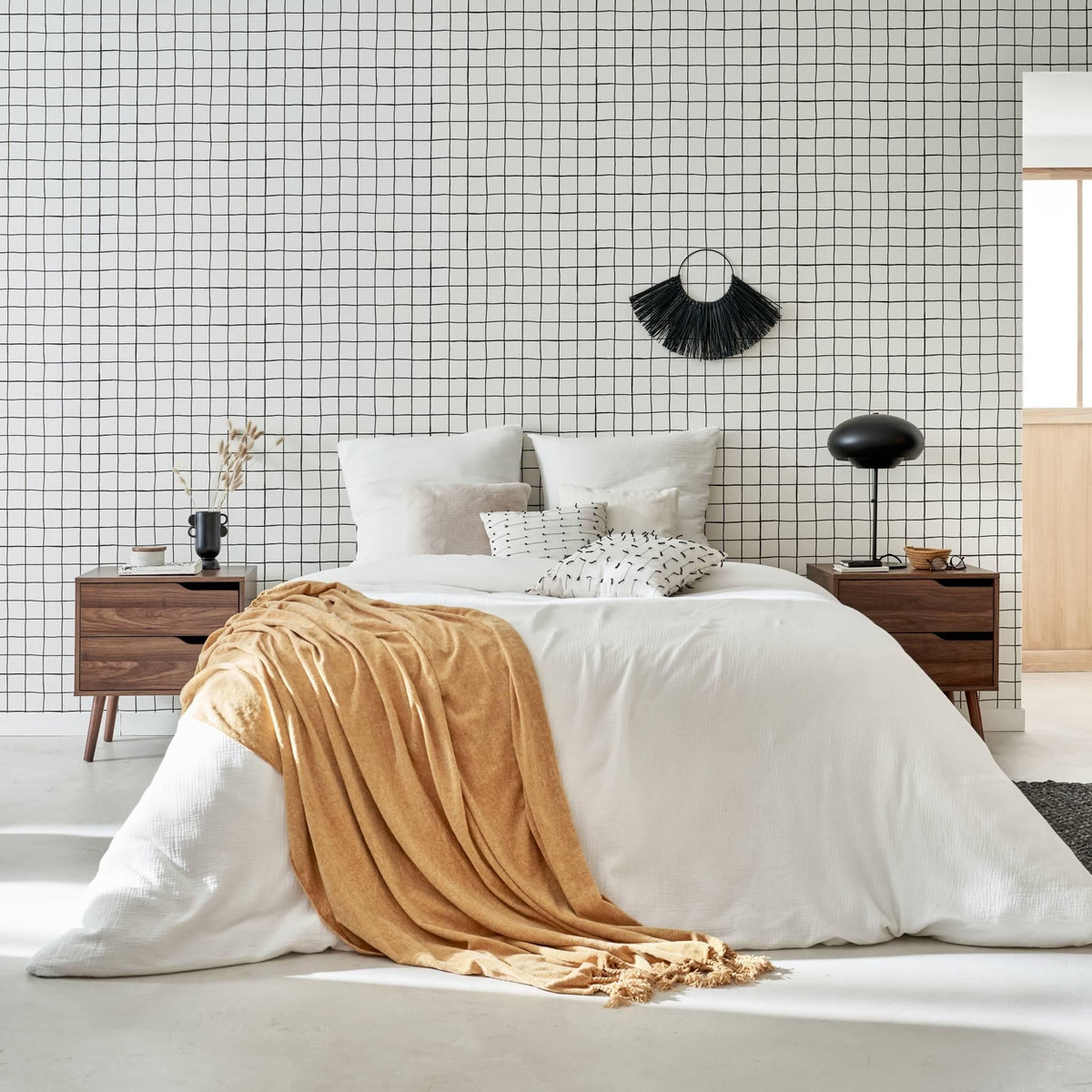 SWEEEK Table de chevet décor bois teinté noyer. 2 tiroirs. pieds en pin massif