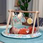 Voir la diapositive 5 : MARKET24 INGENUITY Tapis d'éveil Sun Valley, arche de jeu en bois - 3 jouets amovibles - pliable