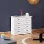 Voir la diapositive 2 : IDIMEX Commode chambre PAULO L 73 cm en bois massif blanc avec 4 tiroirs, meuble de rangement à vêtement
