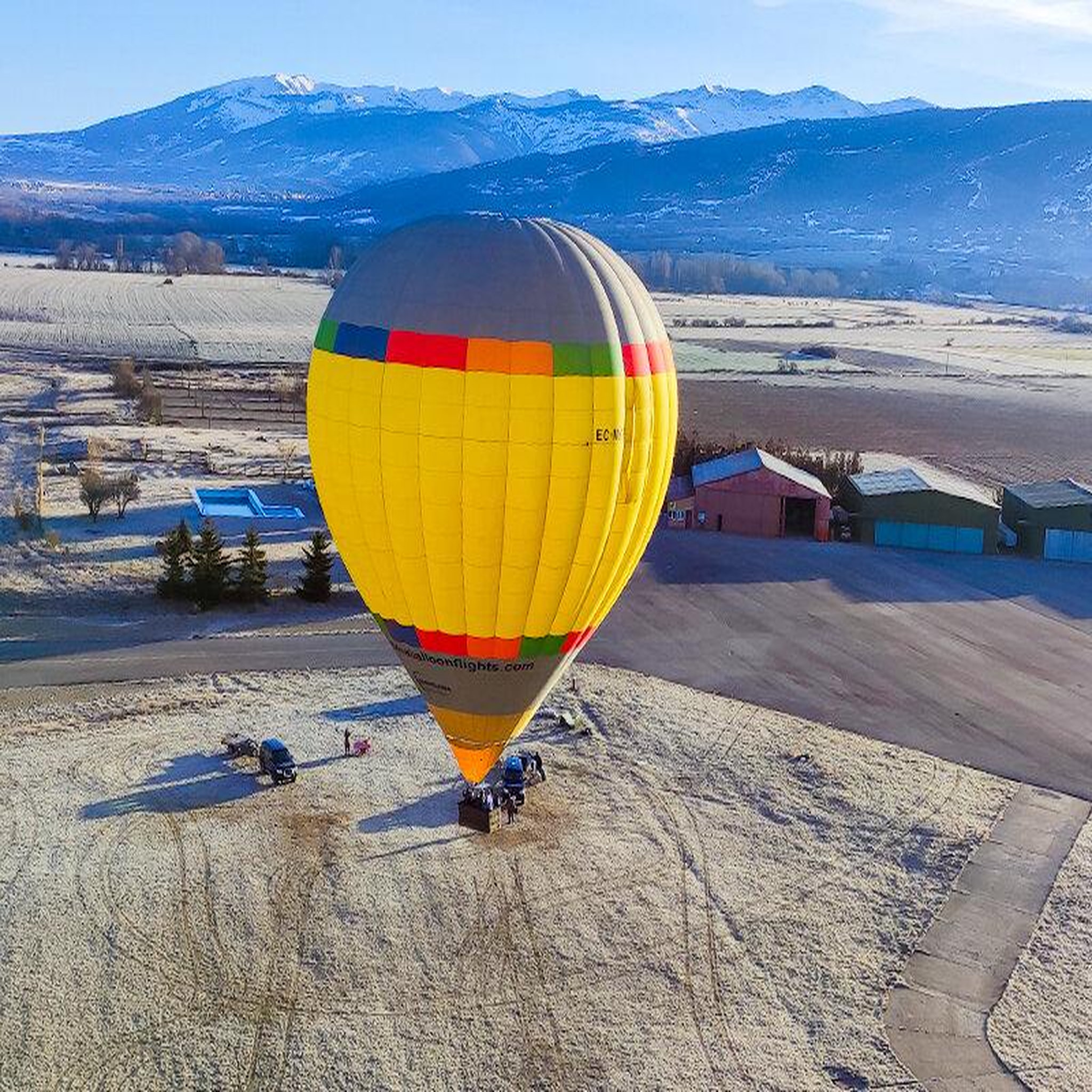 Voir la diapositive 2 : Smartbox Vol en montgolfière au-dessus de la cerdagne en semaine - coffret cadeau sport & aventure