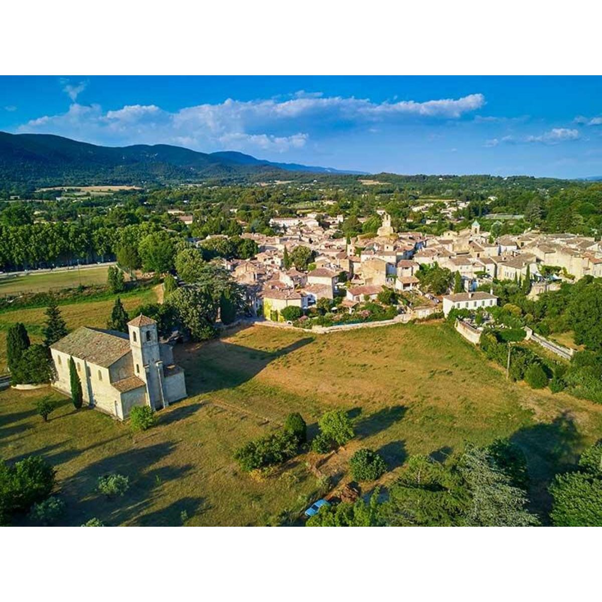 Smartbox Vol en hélicoptère de 30 min au-dessus des villages du Luberon - Coffret Cadeau Sport & Aventure