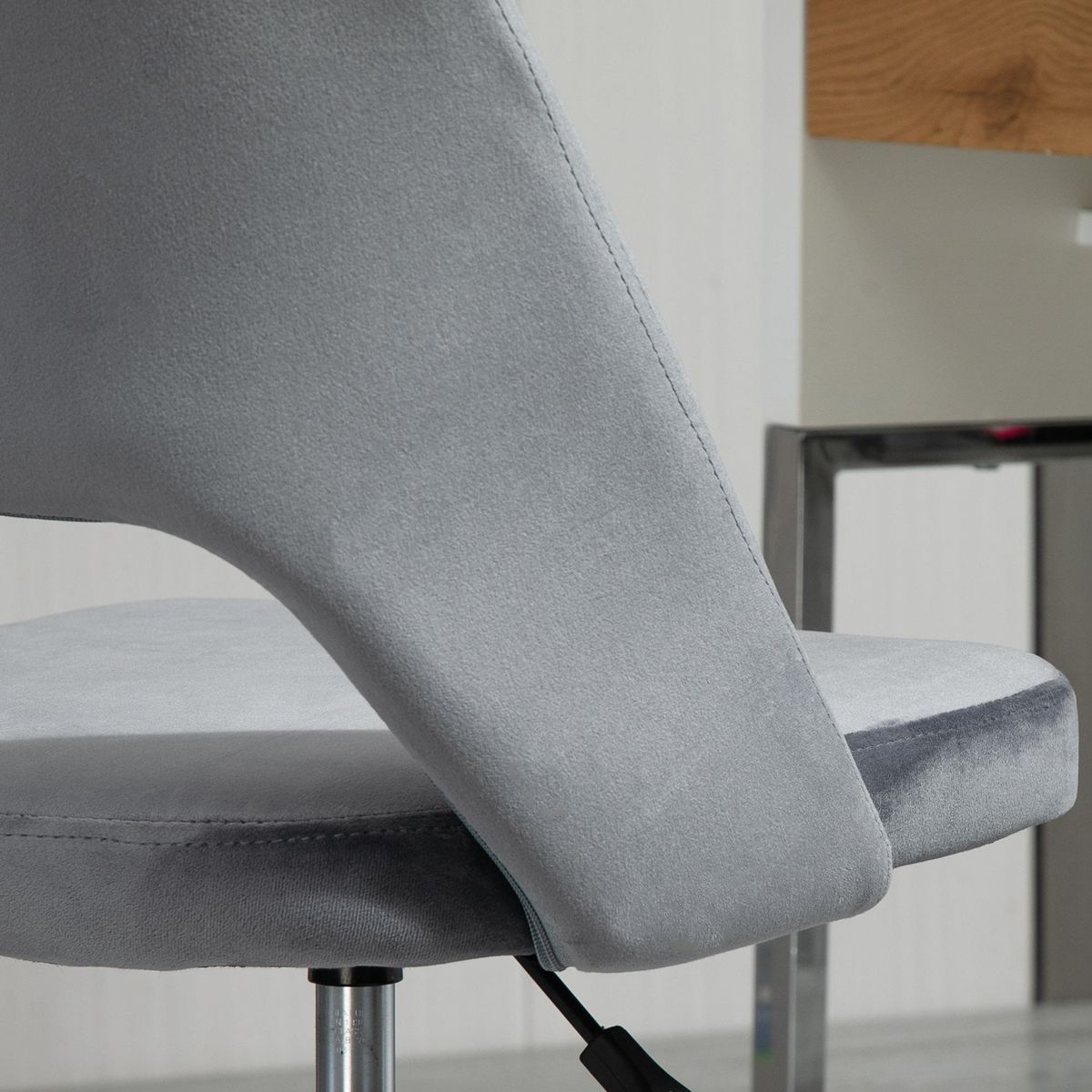 VINSETTO Chaise de bureau design contemporain dossier ergonomique ajouré strié hauteur réglable pivotante 360° piètement chromé velours gris