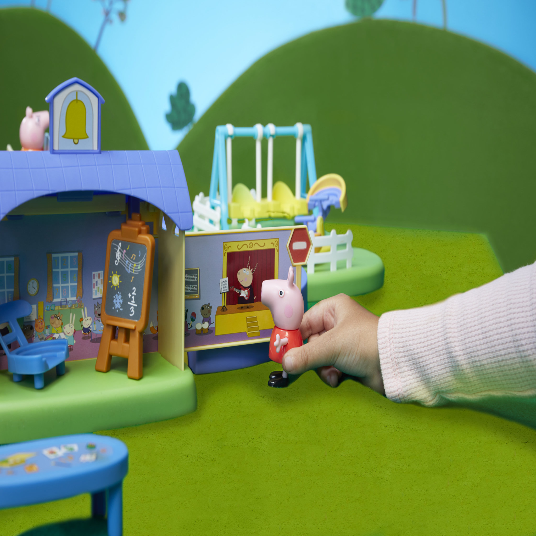 Voir la diapositive 5 : HASBRO Peppa Le circuit en ville 