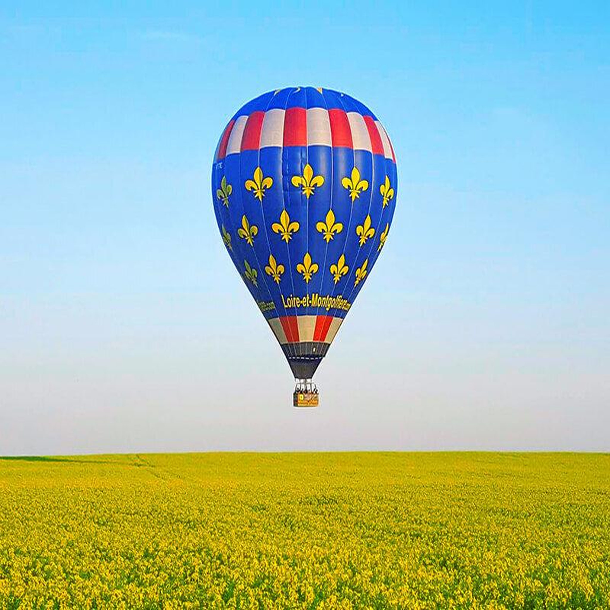 Voir la diapositive 3 : Smartbox 3 jours avec vol en montgolfière pour 2 au-dessus des châteaux de la loire - coffret cadeau multi-thèmes