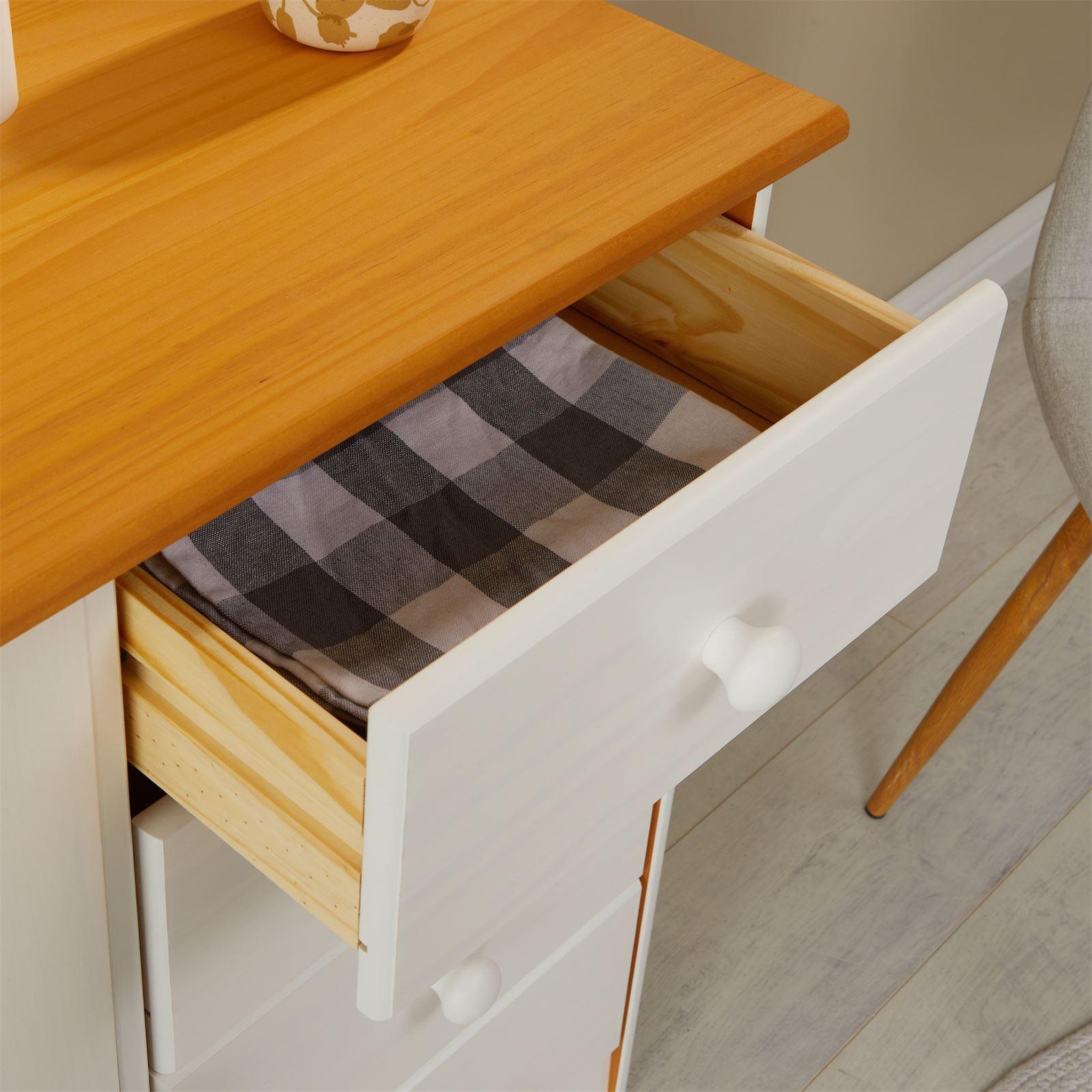 Voir la diapositive 6 : IDIMEX Commode rondo en pin massif, 4 tiroirs et 1 porte