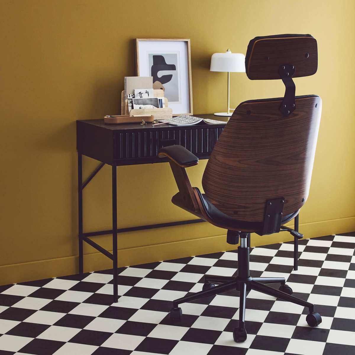 SWEEEK Chaise de bureau à roulettes décor bois courbé et simili cuir