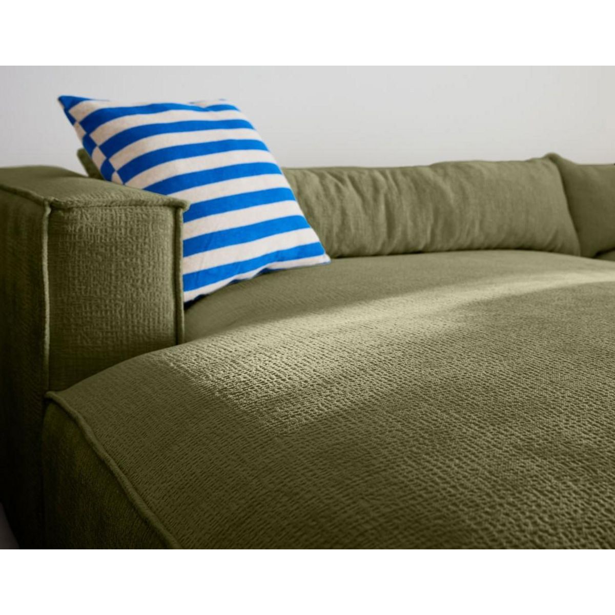 LISA DESIGN Ela - canapé d'angle gauche 4 places - en tissu velours relief