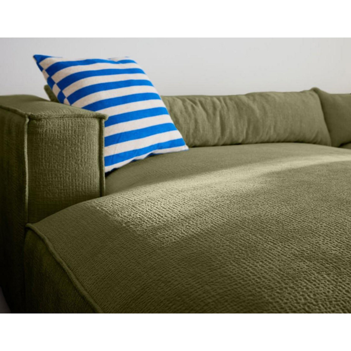LISA DESIGN Ela - canapé d'angle gauche 4 places - en tissu velours relief