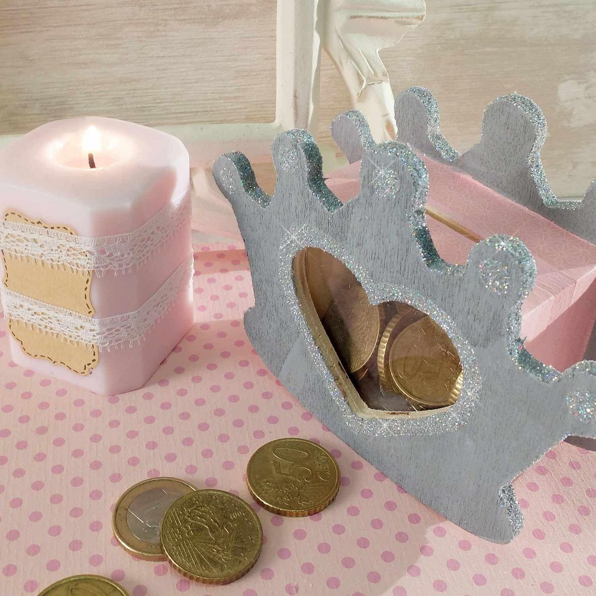 Graine créative Tirelire couronne coeur 12 x 9 cm