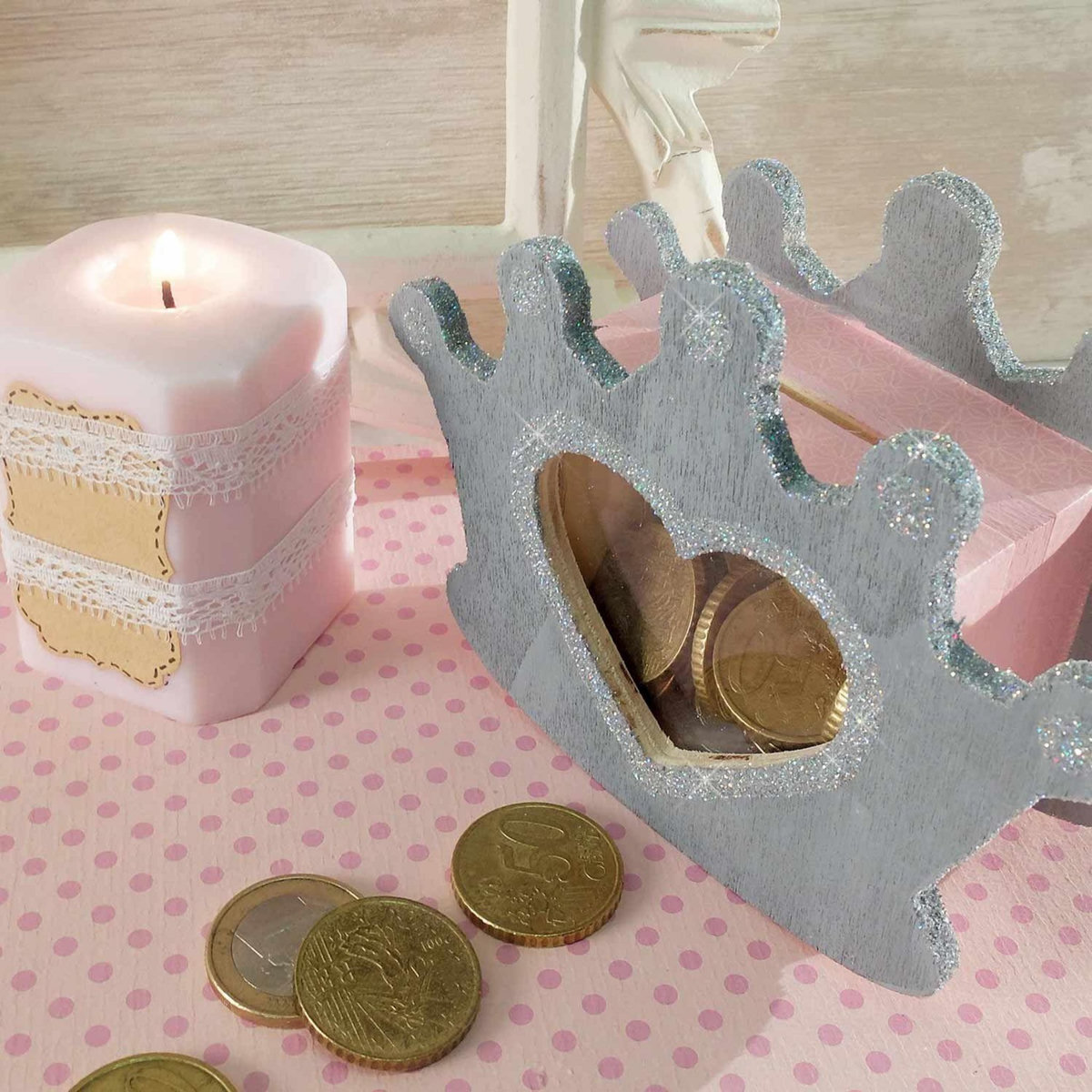 Graine créative Tirelire couronne coeur 12 x 9 cm