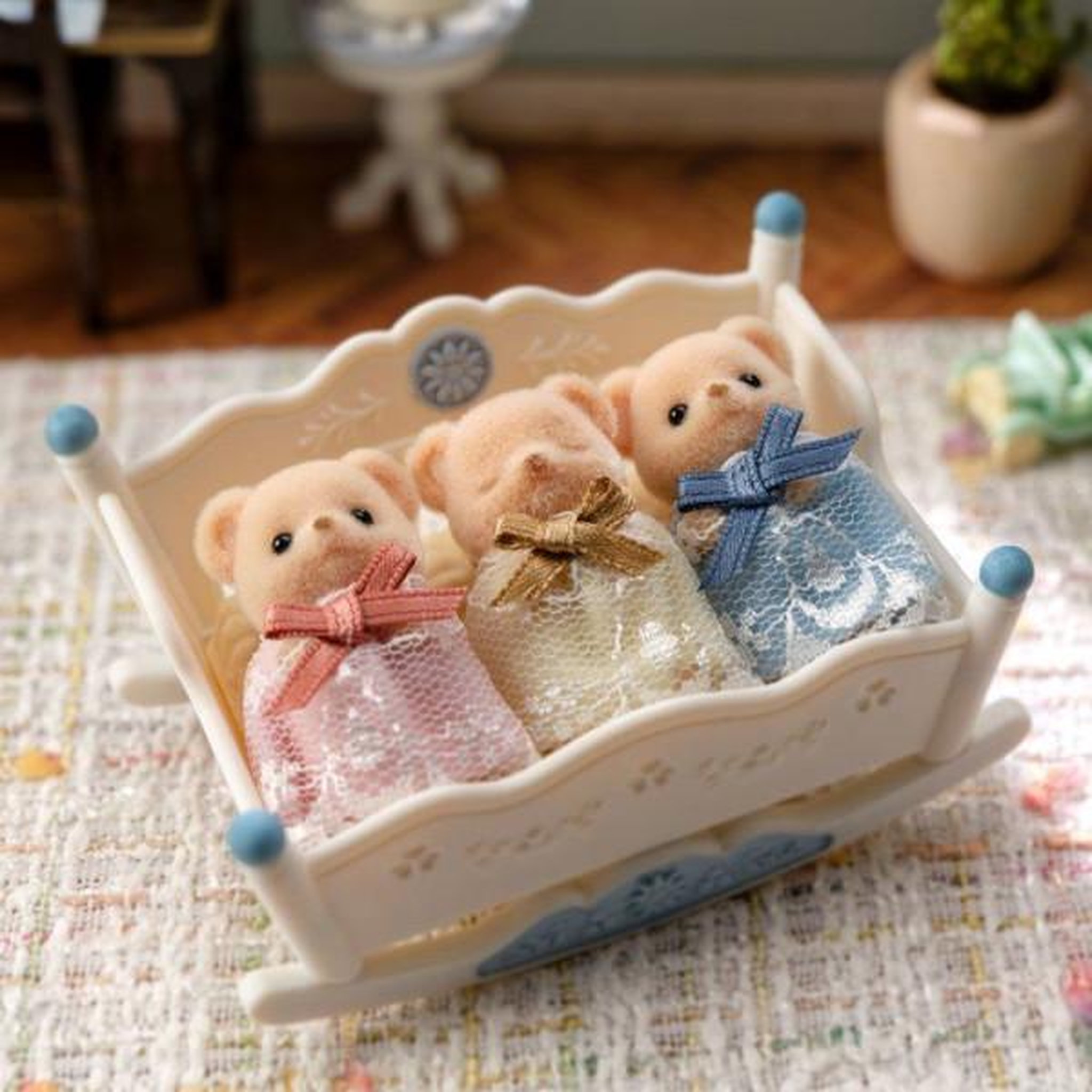 Voir la diapositive 4 : Sylvanian Families Les triplés Ours Biscuit - SYLVANIAN FAMILIES - 5866 - Mini univers