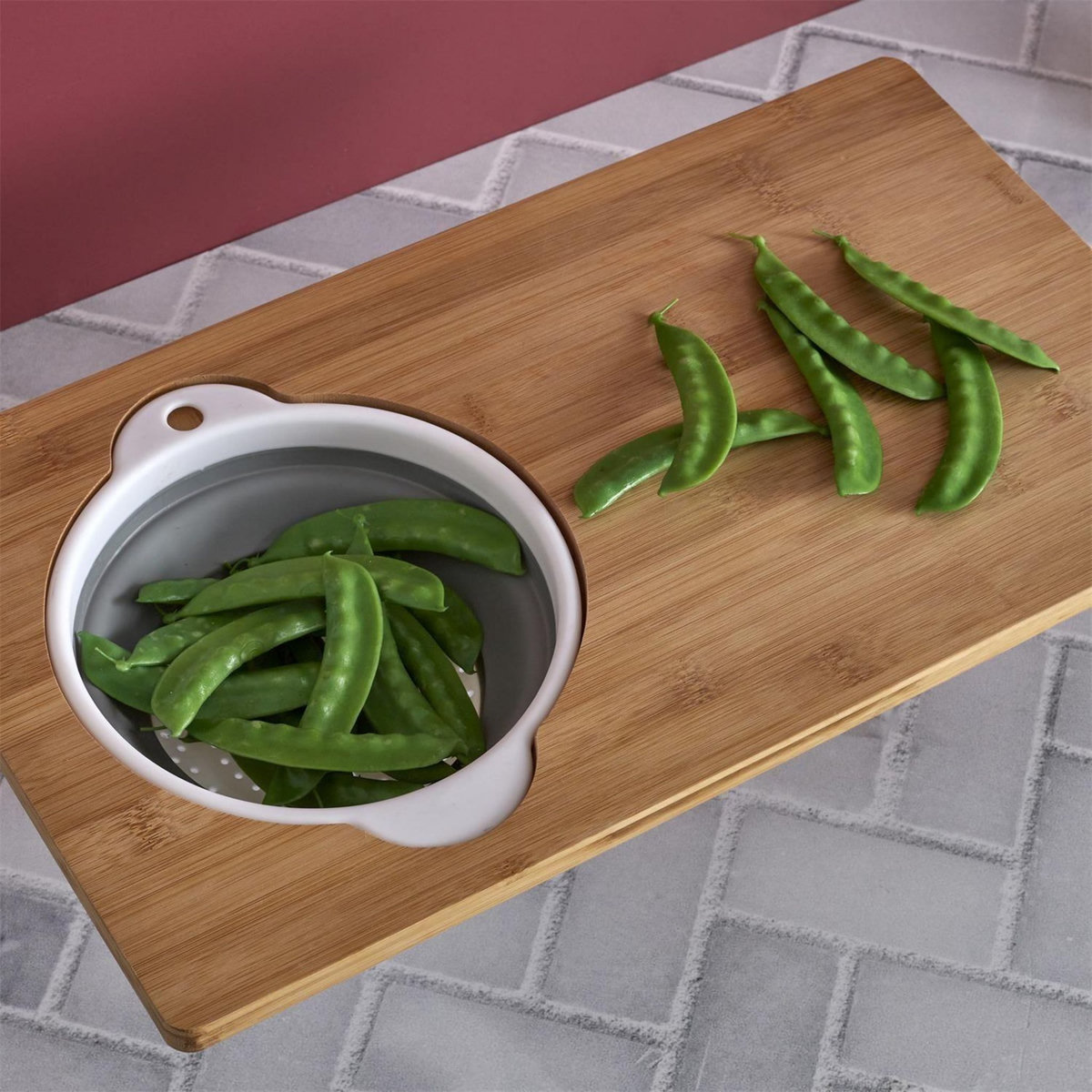 The Home Deco Factory Planche à découper avec passoire intégrée - Marron