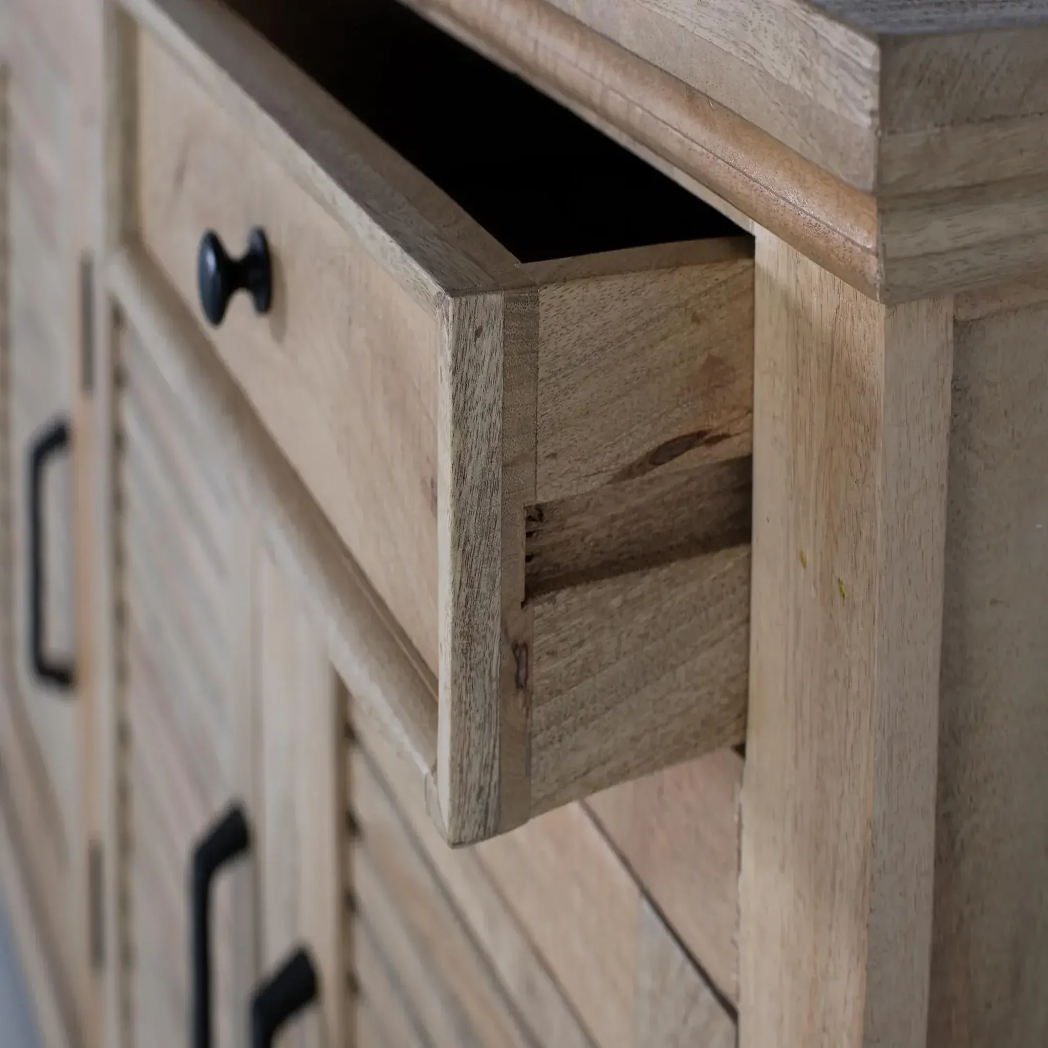 Voir la diapositive 3 : GINER Y COLOMER SL Buffet en bois de manguier 150cm style rustique contemporain