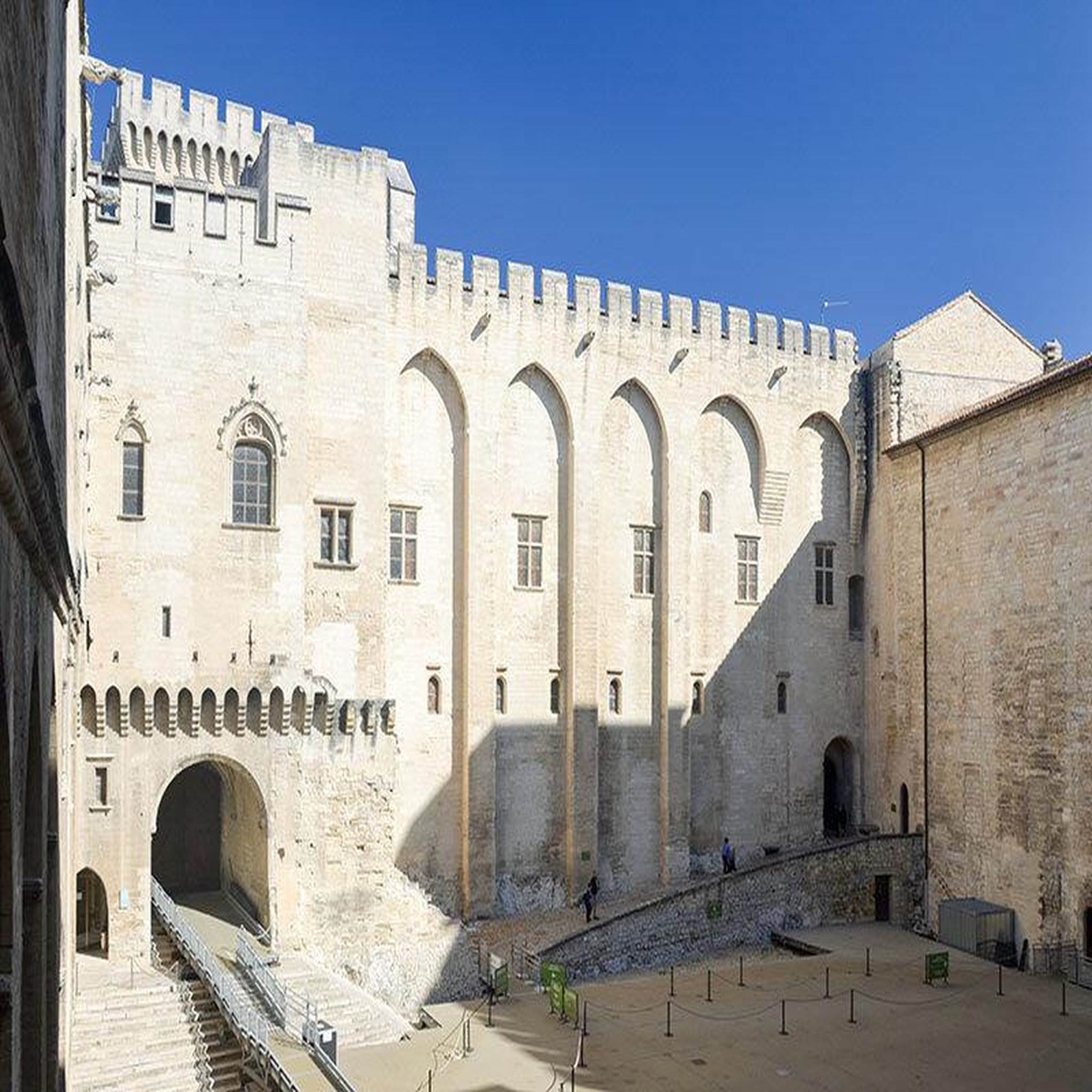 Voir la diapositive 3 : Smartbox Sortie culture : 2 entrées adulte pour le Palais des Papes et le pont d'Avignon - Coffret Cadeau Sport & Aventure