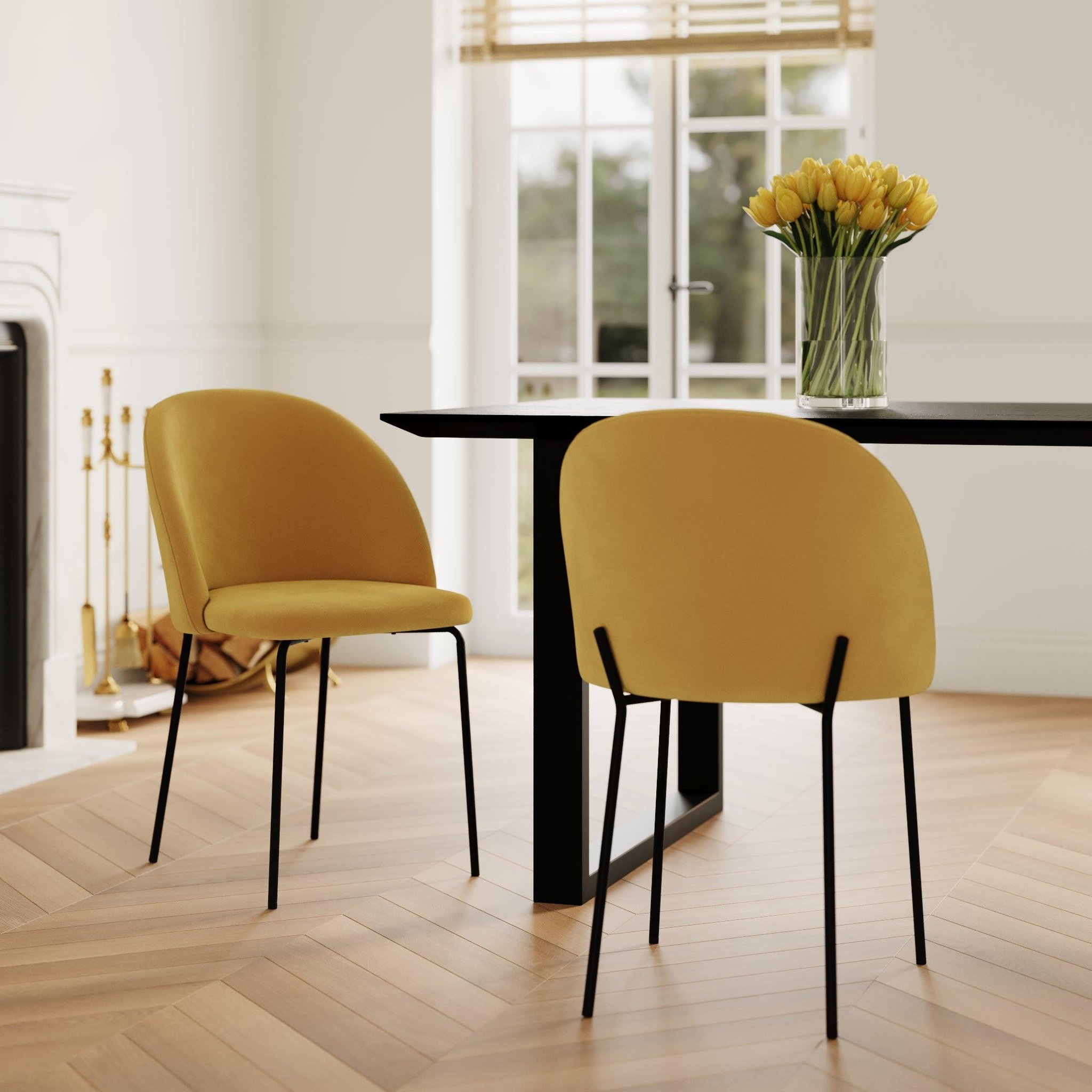 Voir la diapositive 2 : MAISON PAVANE Lot de 2 chaises en velours jaune moutarde-karl