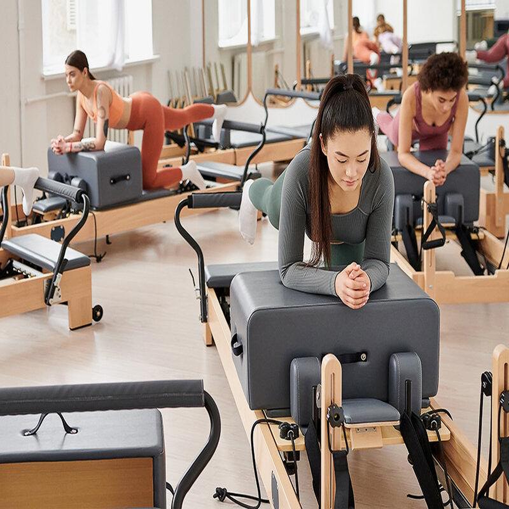 Voir la diapositive 3 : Smartbox Cours reformer pilates ultra-connecté en duo à marseille - coffret cadeau bien-être