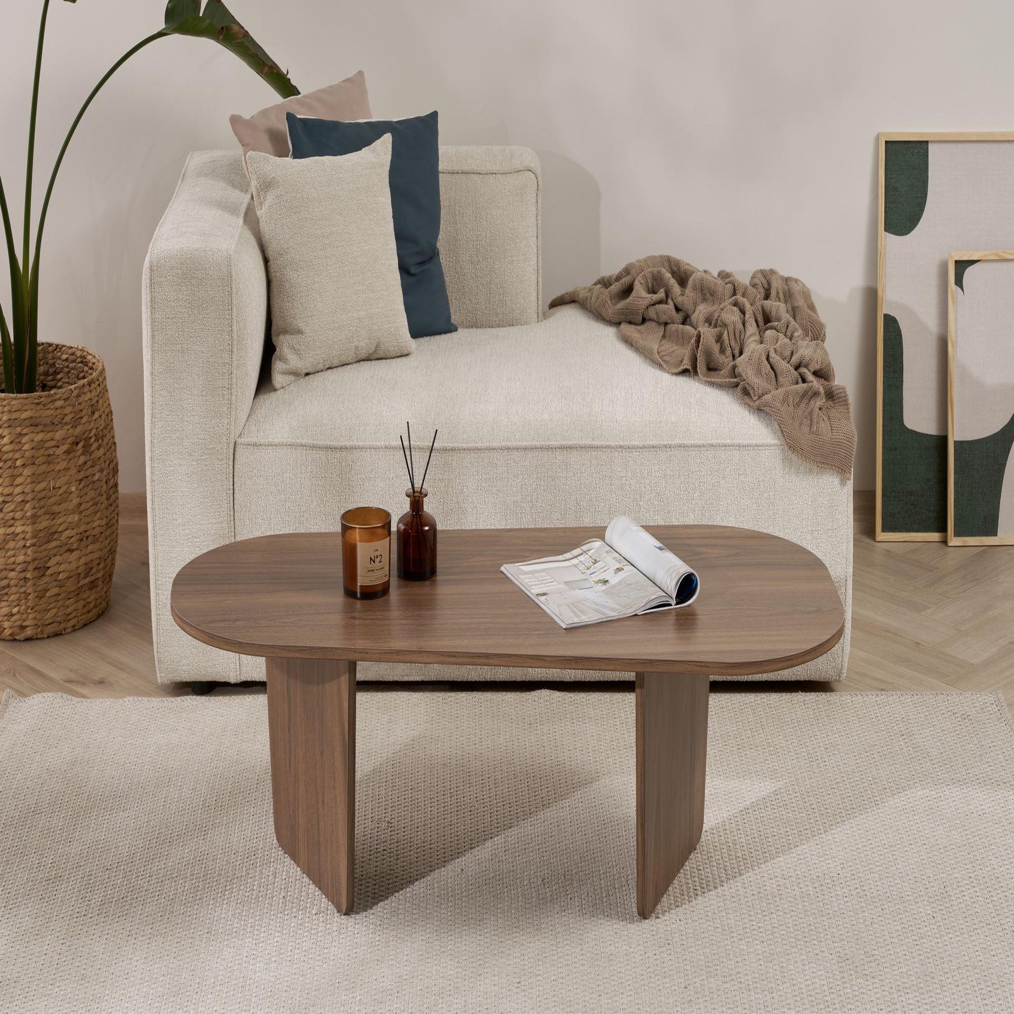 Voir la diapositive 2 : Habitat et Jardin Table basse en bois  ovalis  - 130 x 65 x 40 cm - noyer