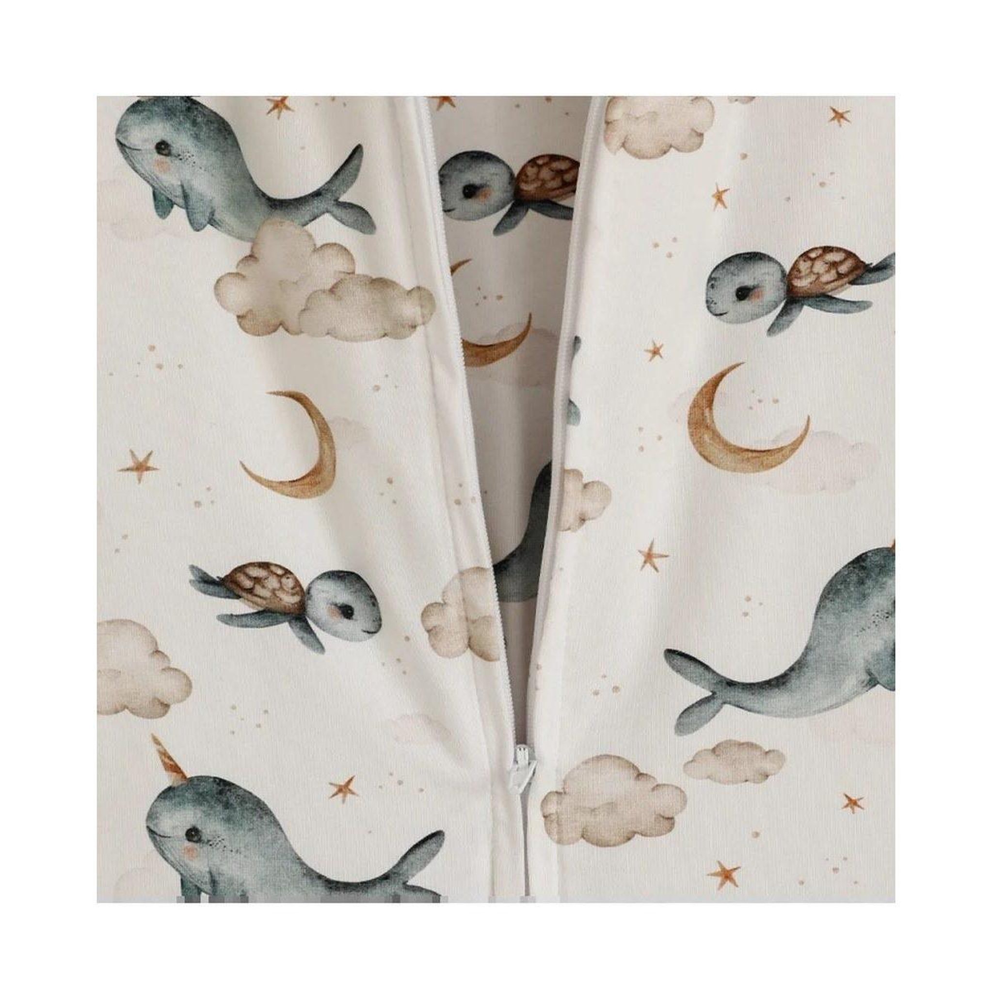 Voir la diapositive 5 : WALDIN Gigoteuse à jambes en coton 2,5 TOG - taille S (1-2 ans) - motif baleine, blanc