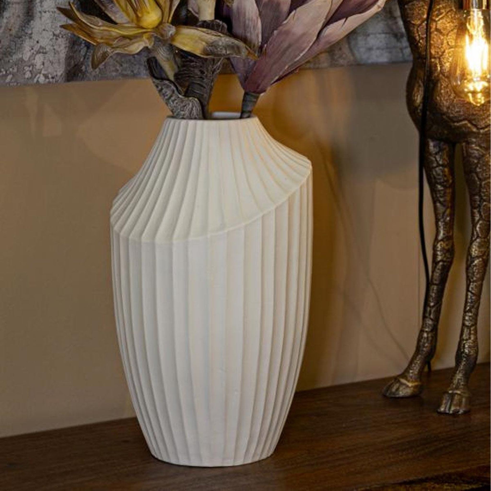 Voir la diapositive 5 : Paris Prix Vase design rainuré  ice  38cm crème
