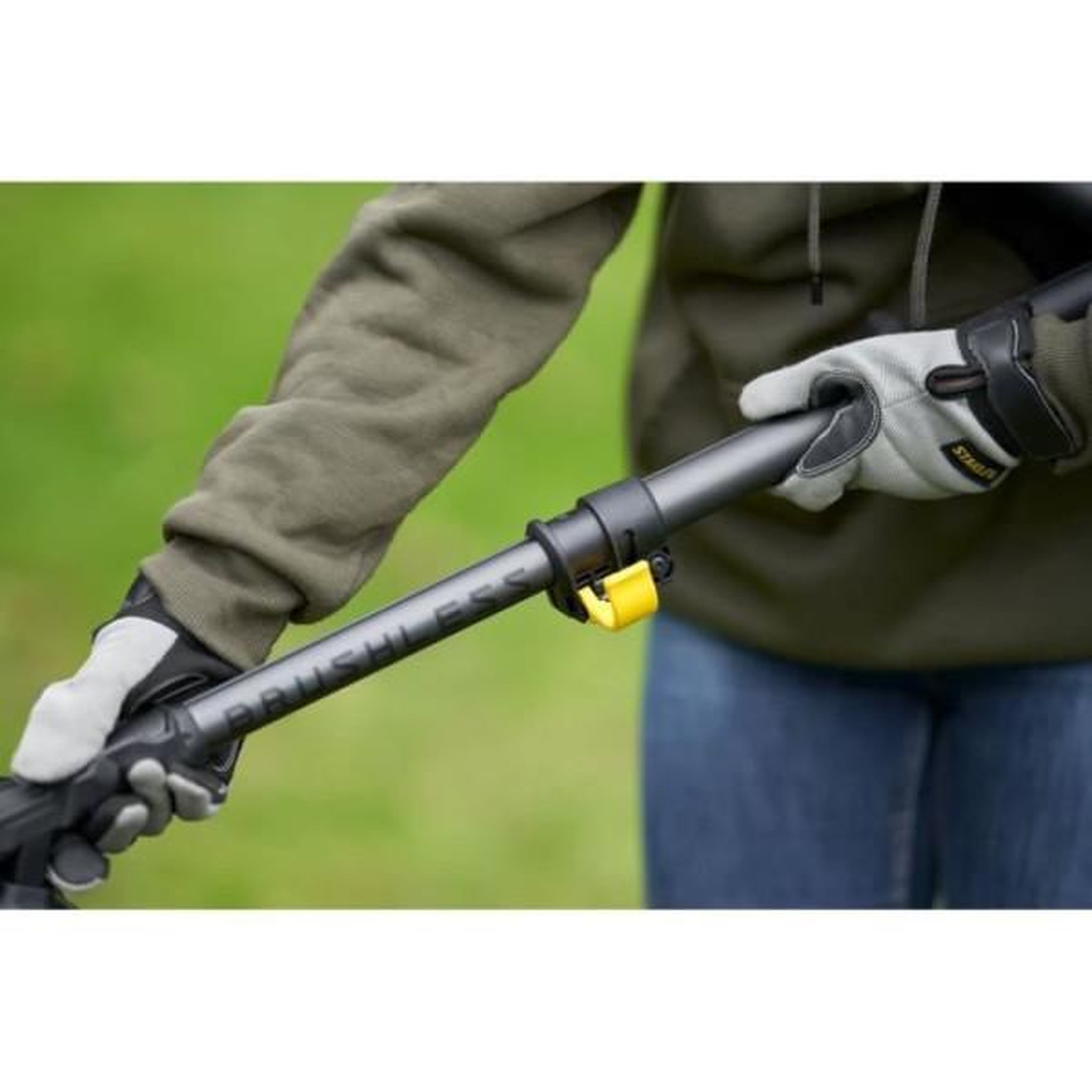 Voir la diapositive 4 : STANLEY FATMAX STANLEY FATMAX - COUPE BORDURES 18V BRUSHLESS 33CM - Fourni avec une bobine, un chargeur et une batterie 4AH