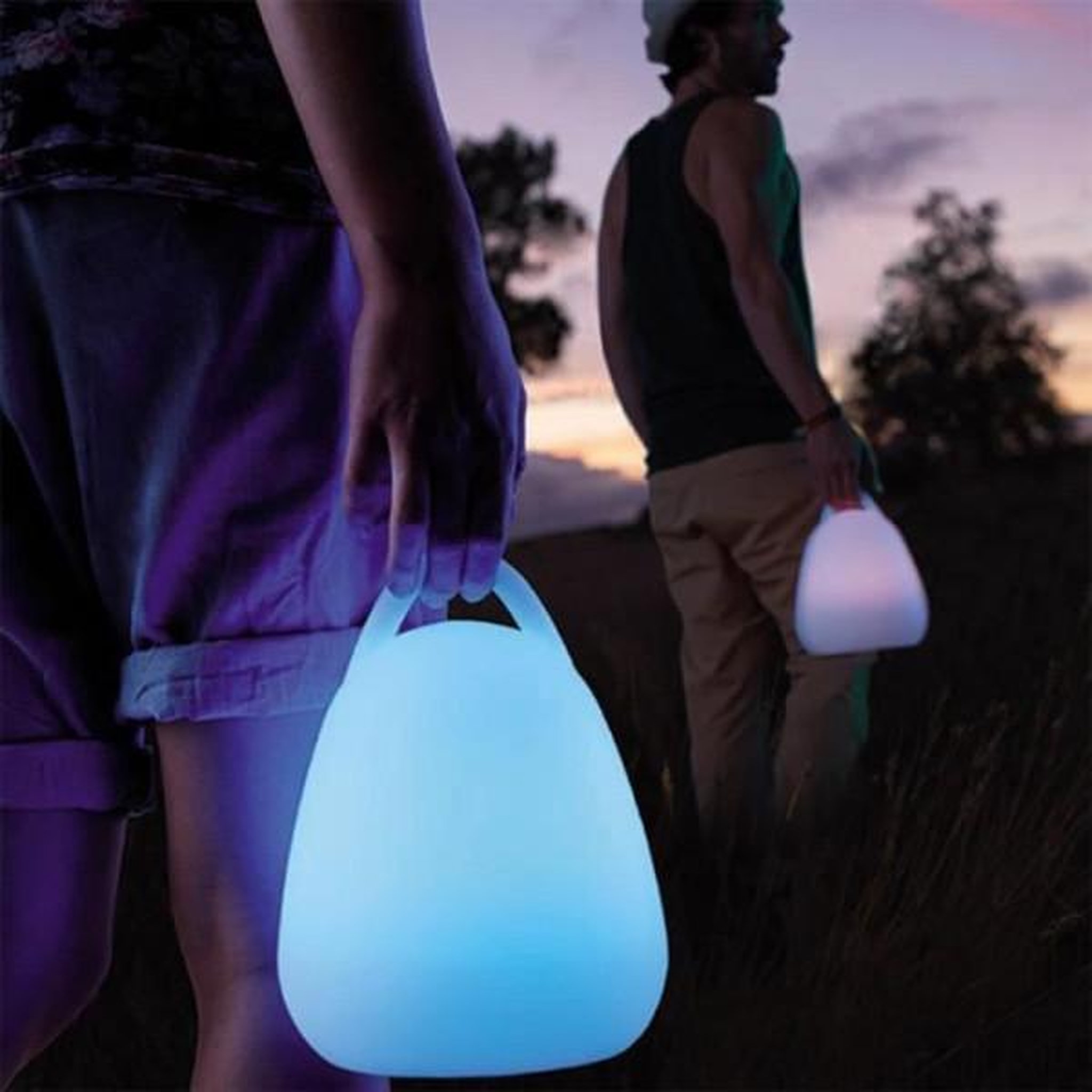 Voir la diapositive 2 : Lumisky Baladeuse LED sans fil LUMISKY LIBERTY C25 - Waterproof et flottante - H 24 cm - Blanc et multicolore